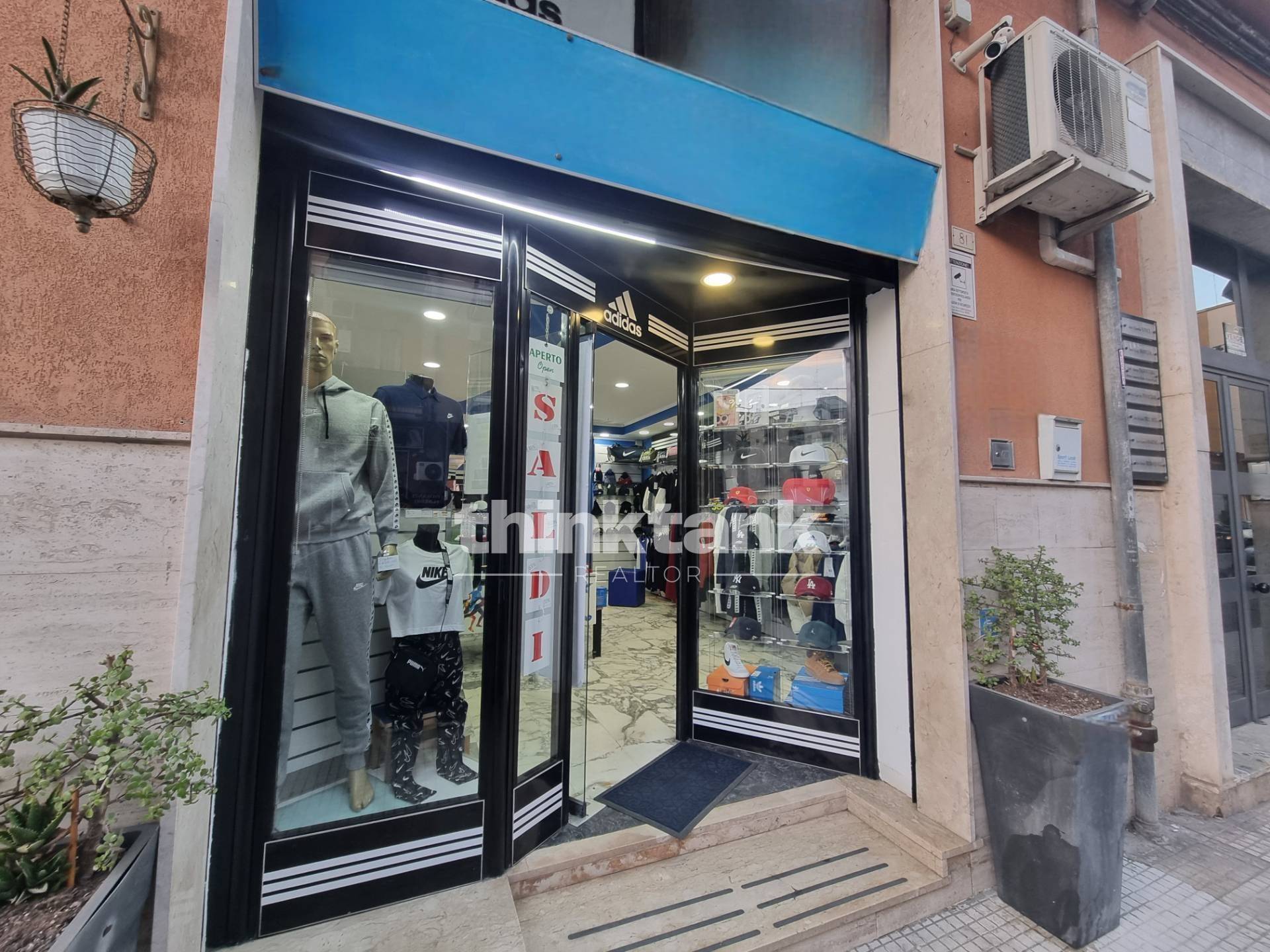 Locale commerciale in vendita a Siracusa