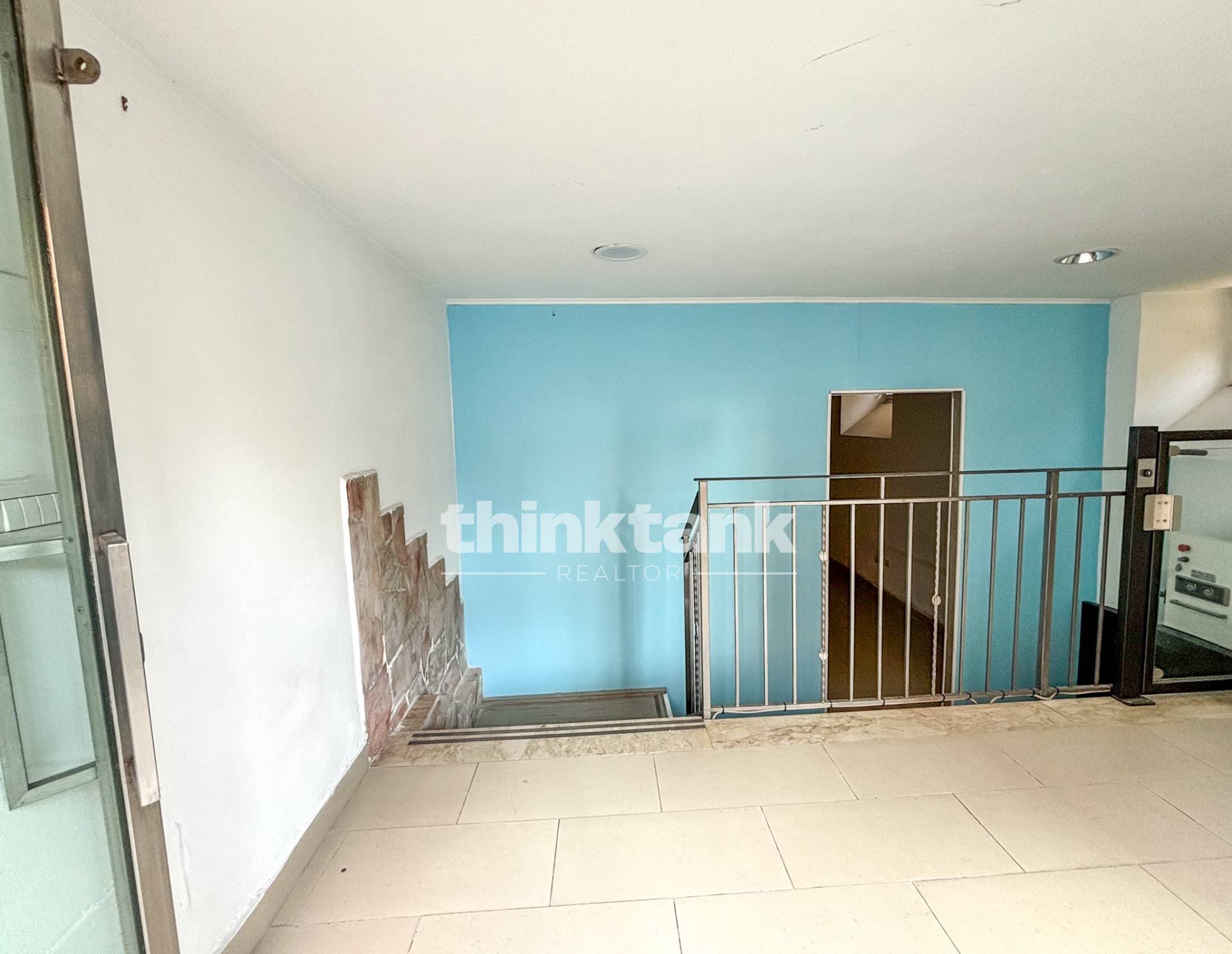 Locale commerciale in vendita a Siracusa, Gelone