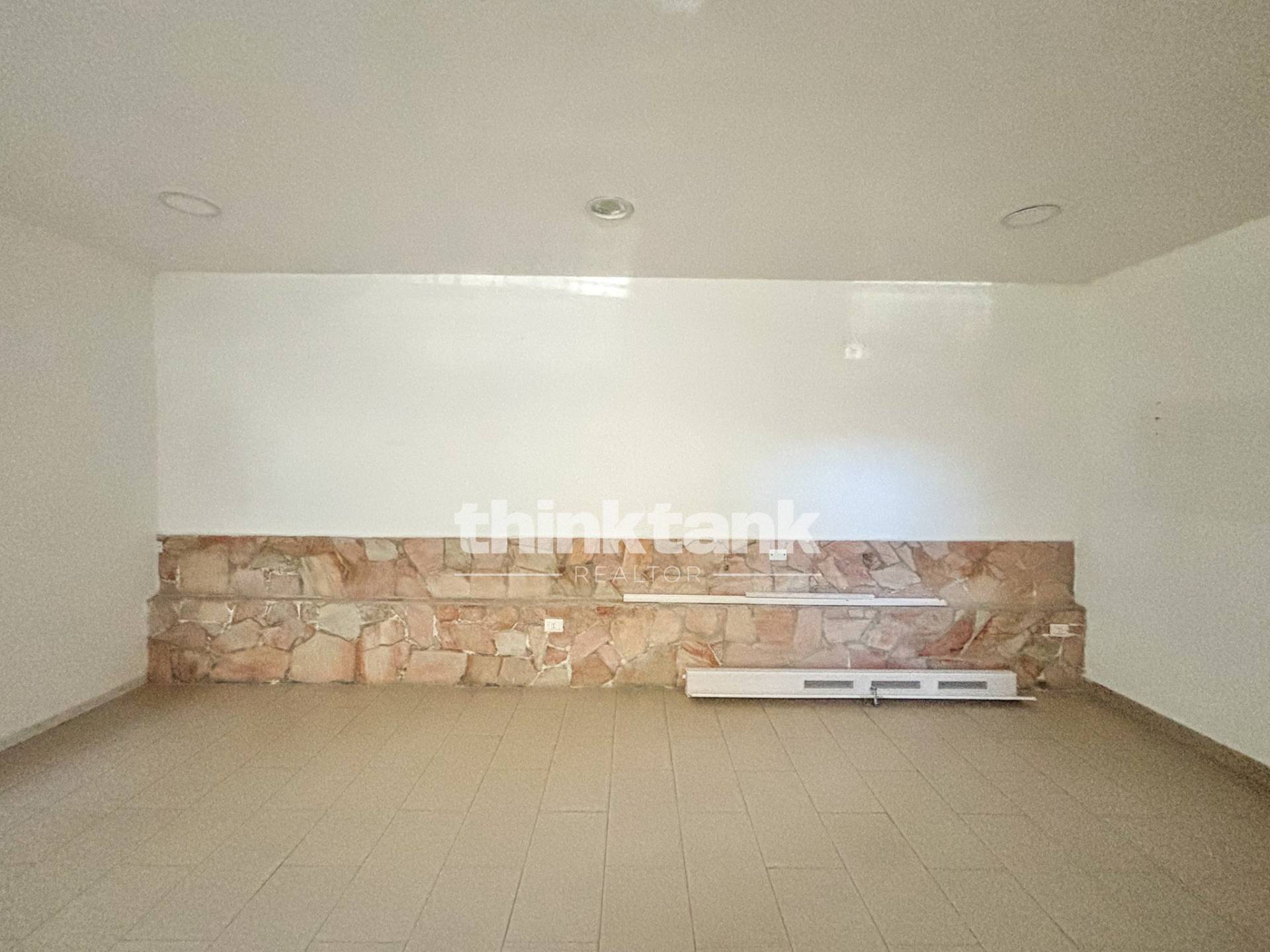 Locale commerciale in vendita a Siracusa, Gelone