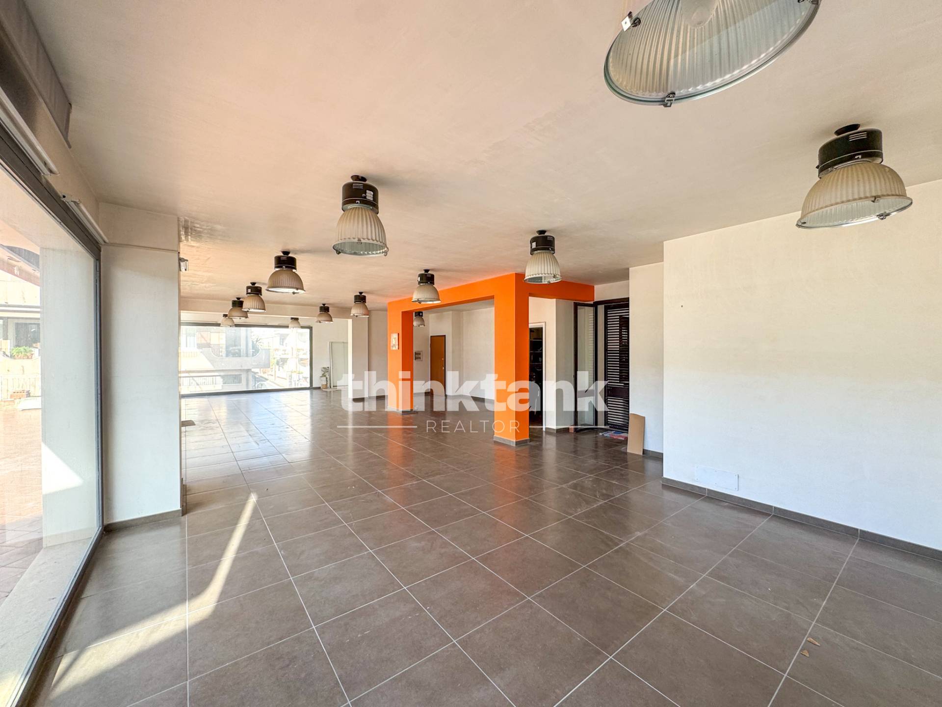 Locale commerciale in vendita a Canicattini Bagni