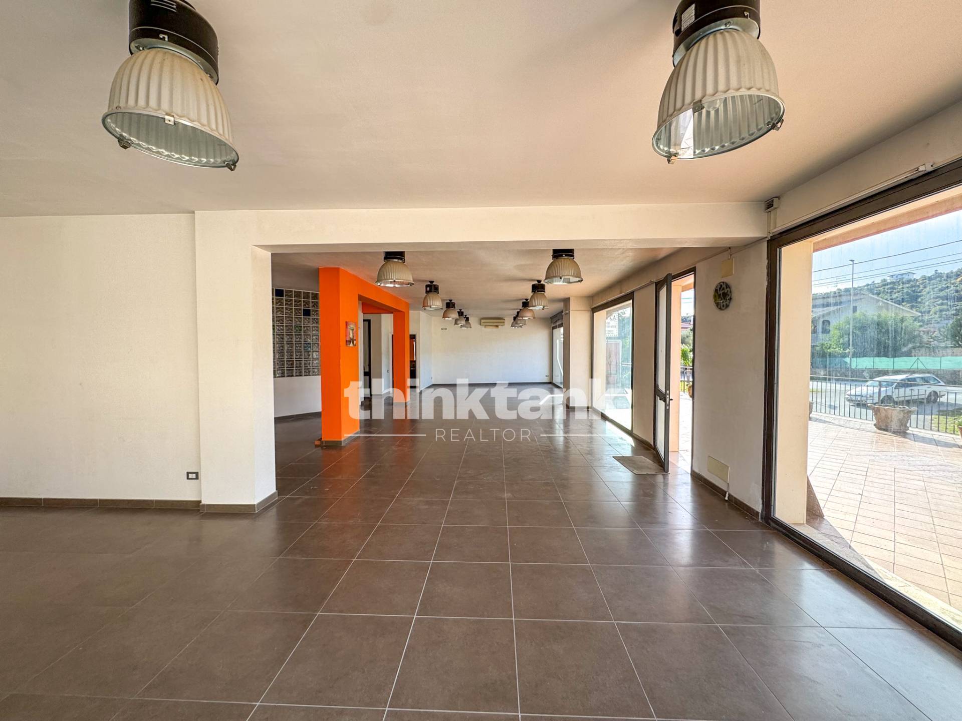 Locale commerciale in vendita a Canicattini Bagni