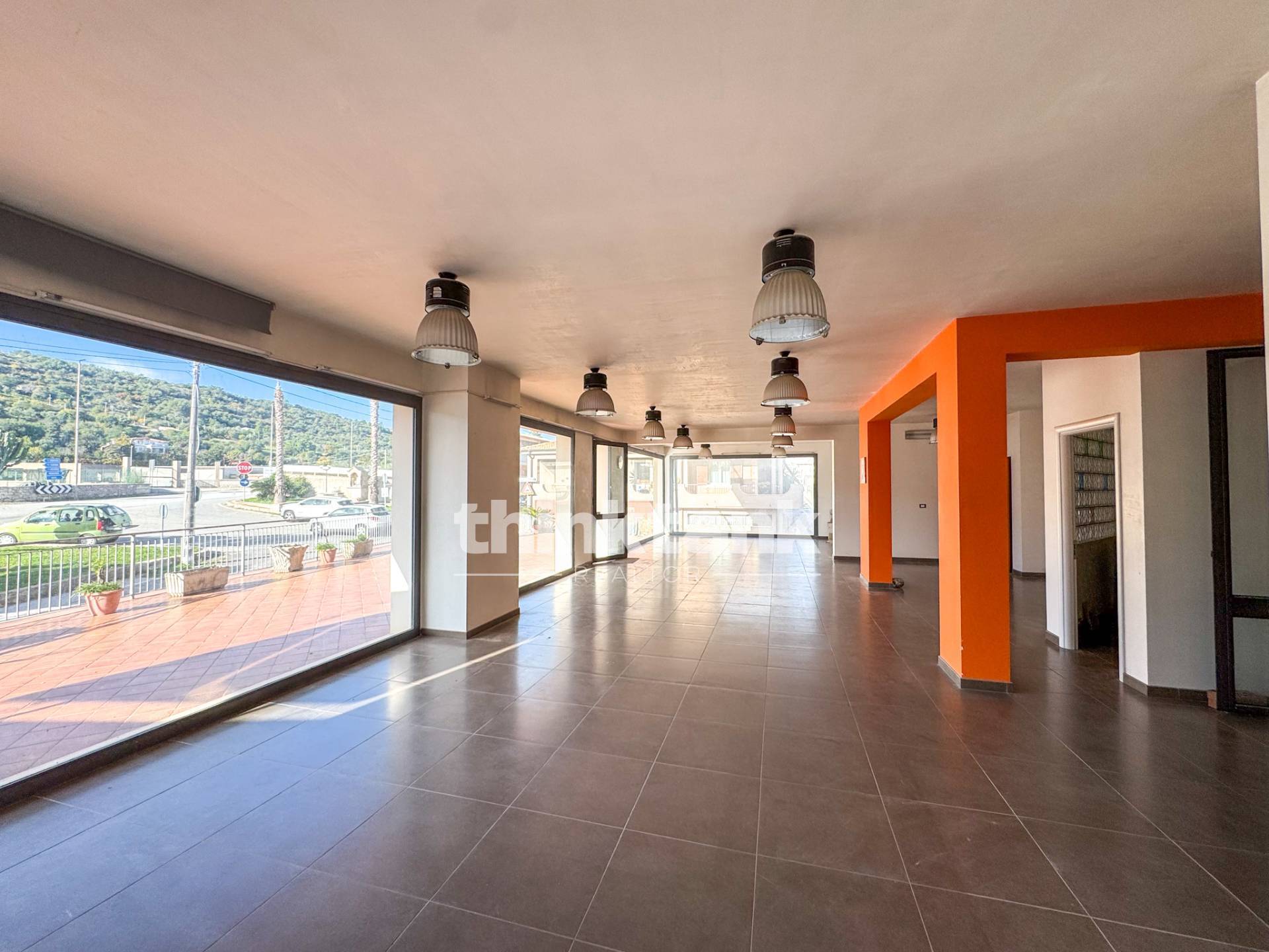 Locale commerciale in vendita a Canicattini Bagni