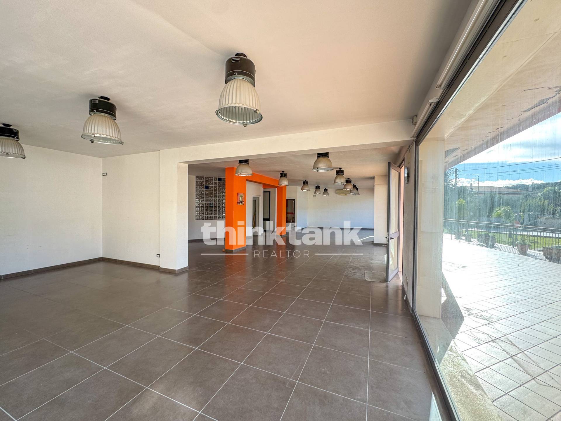 Locale commerciale in vendita a Canicattini Bagni