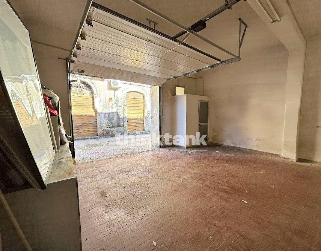 Box o garage in vendita a Siracusa