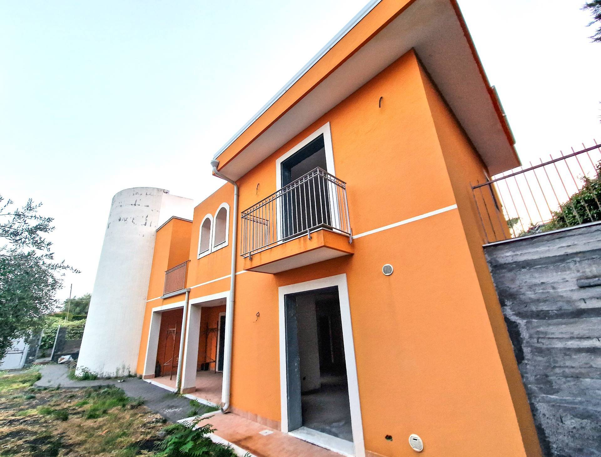 Villa bifamiliare in vendita a Pedara