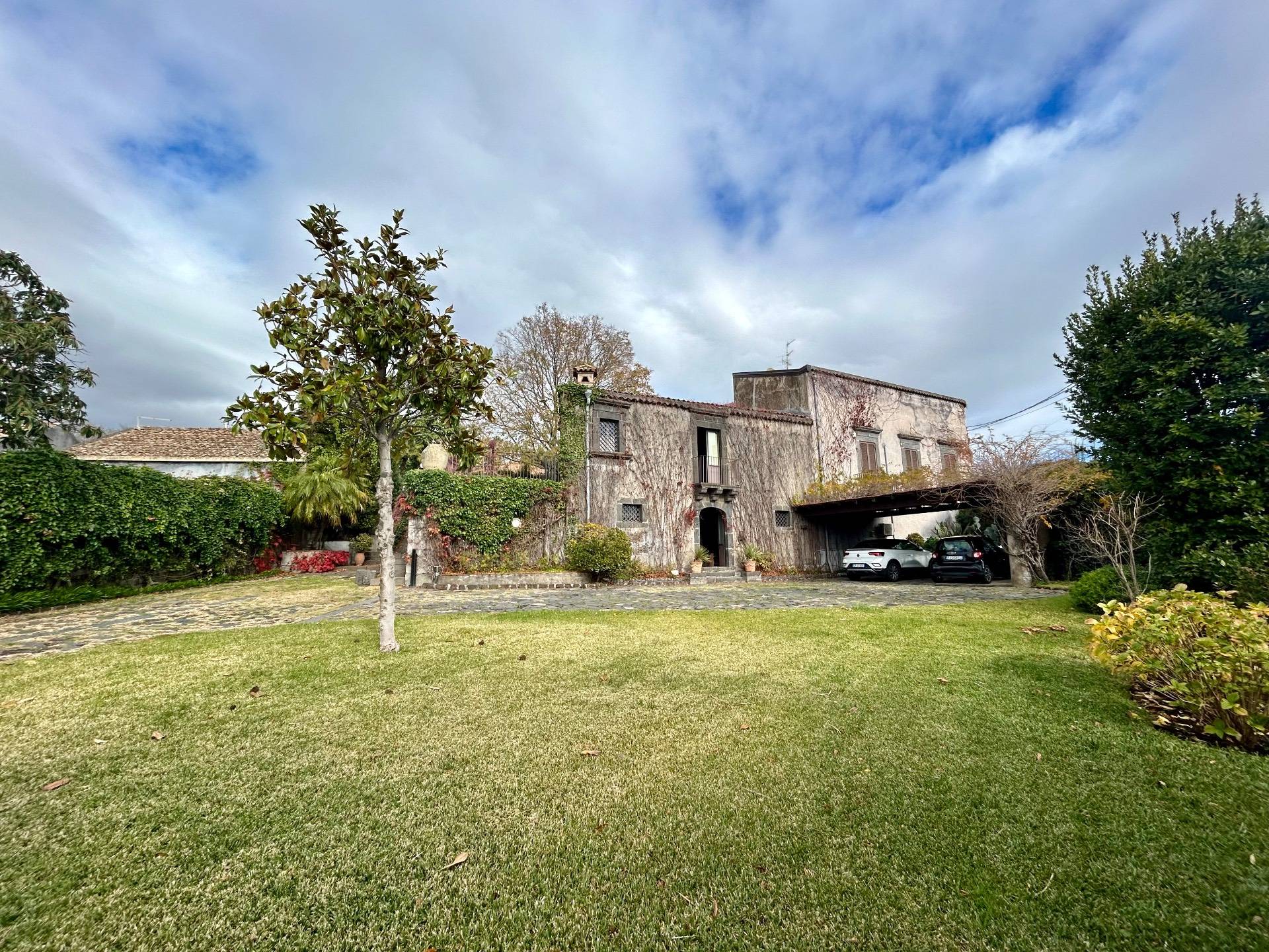 Villa storica in vendita a Viagrande