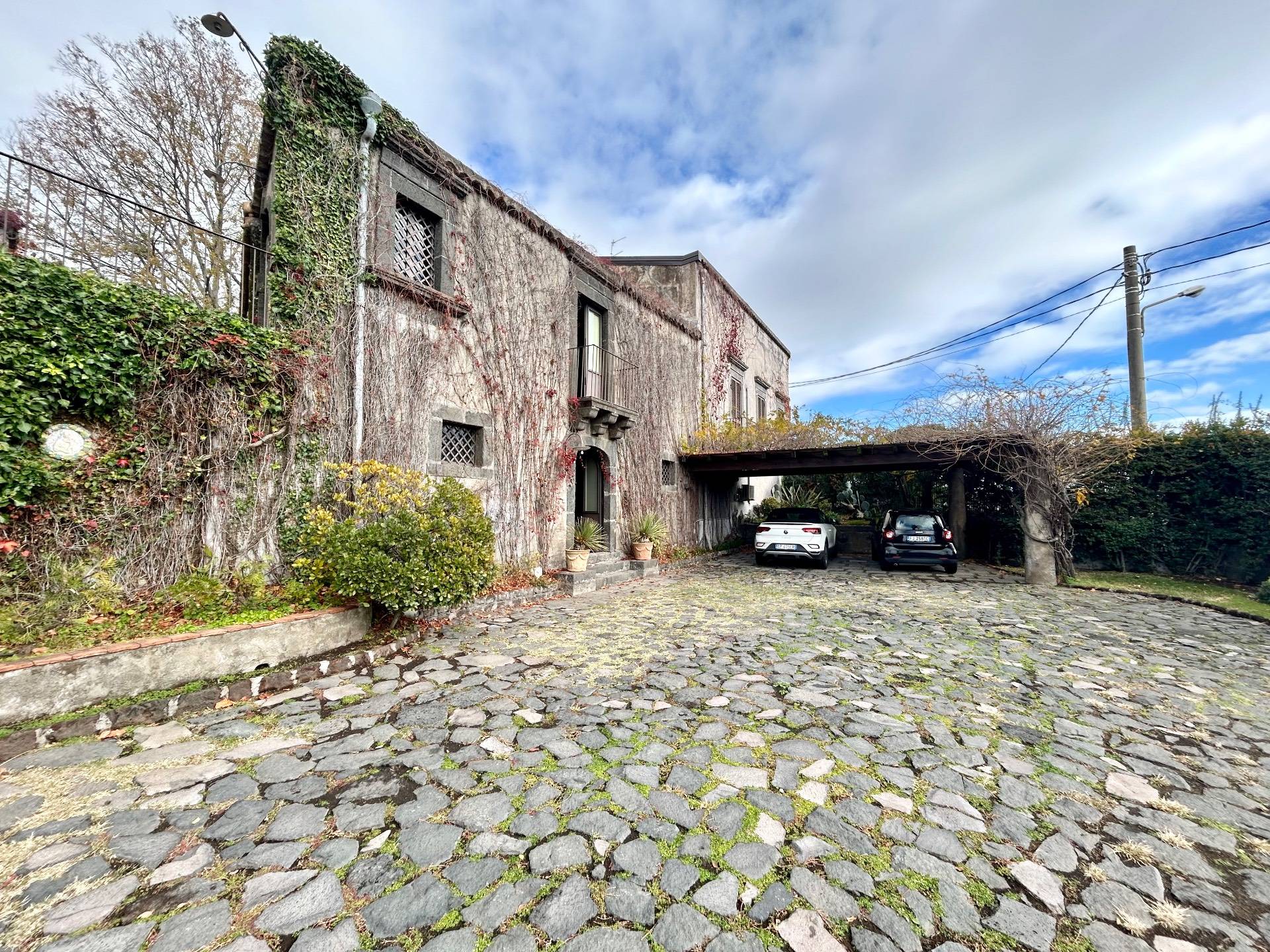 Villa storica in vendita a Viagrande