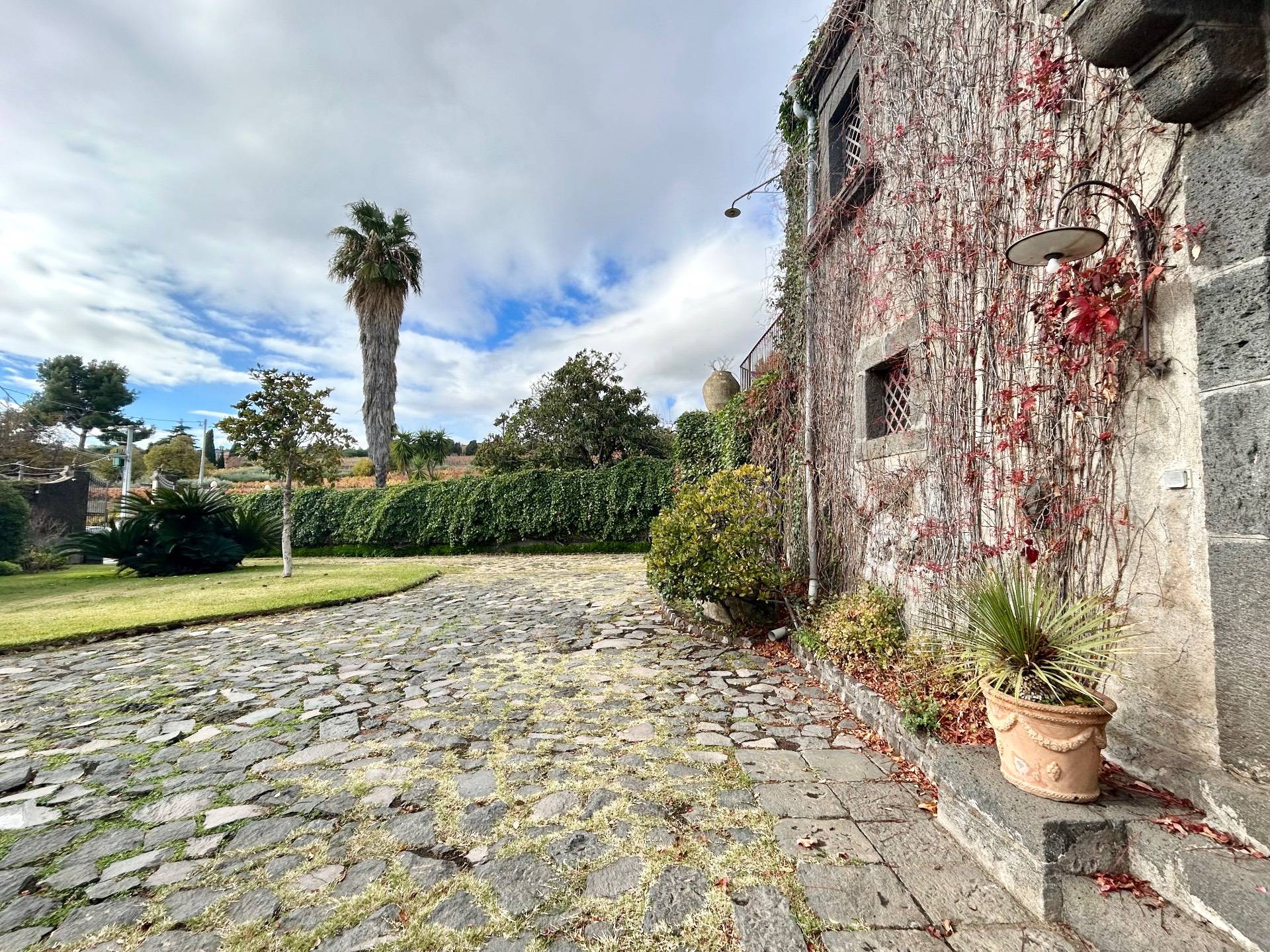 Villa storica in vendita a Viagrande