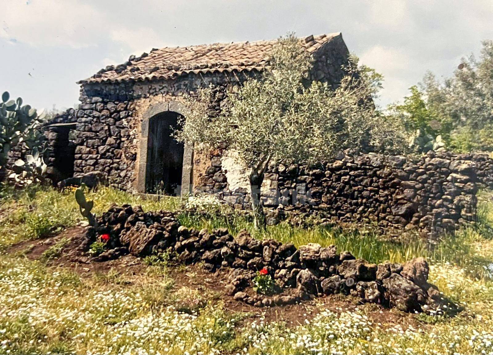 Rustico/Casale/Corte in vendita a Ragalna