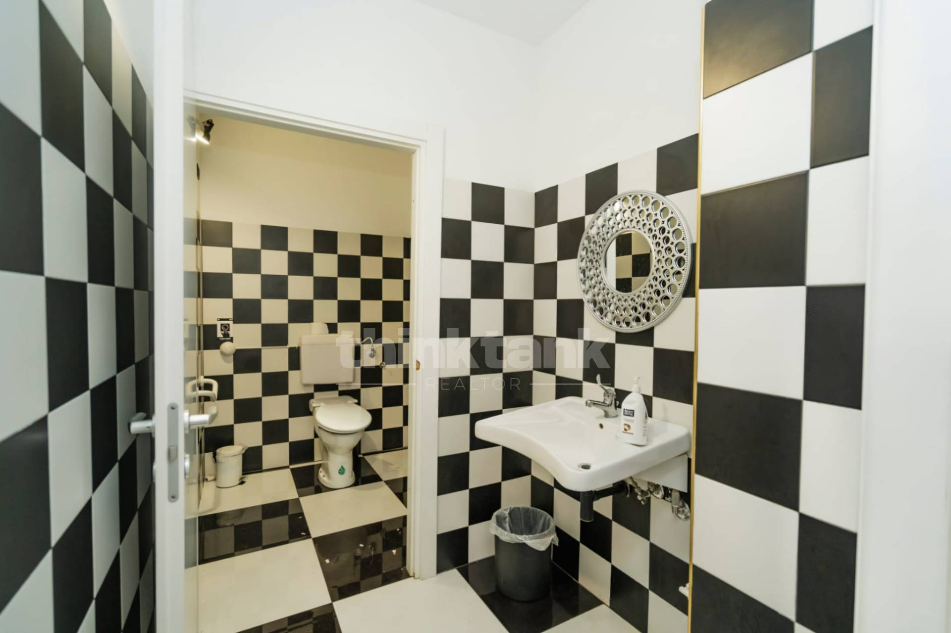 Locale commerciale in vendita a Ragusa