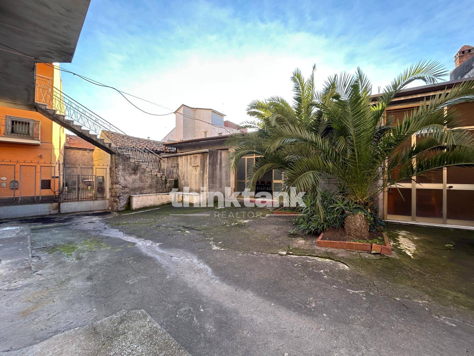 Complesso immobiliare in affitto a Nicolosi