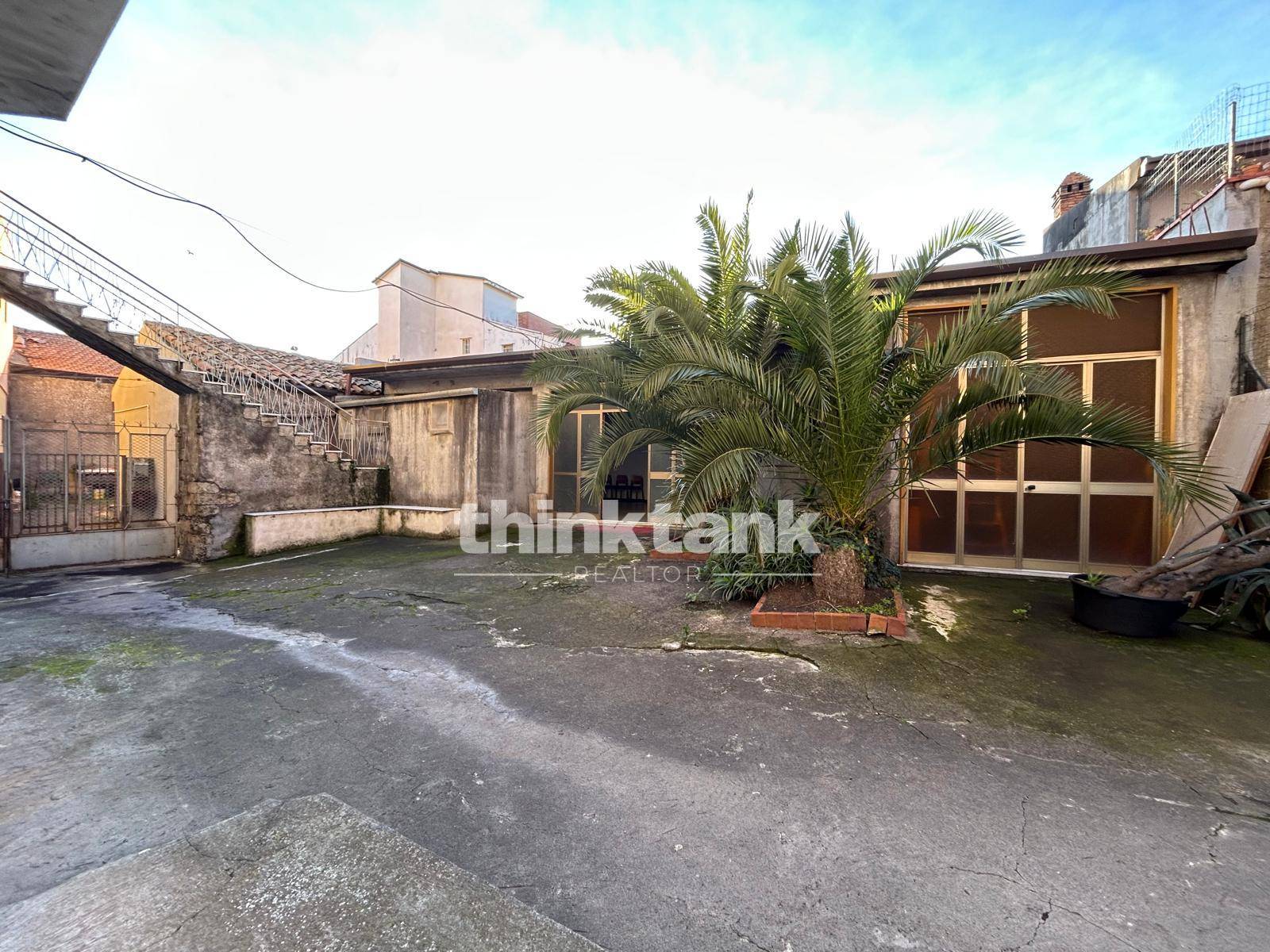 Complesso immobiliare in affitto a Nicolosi