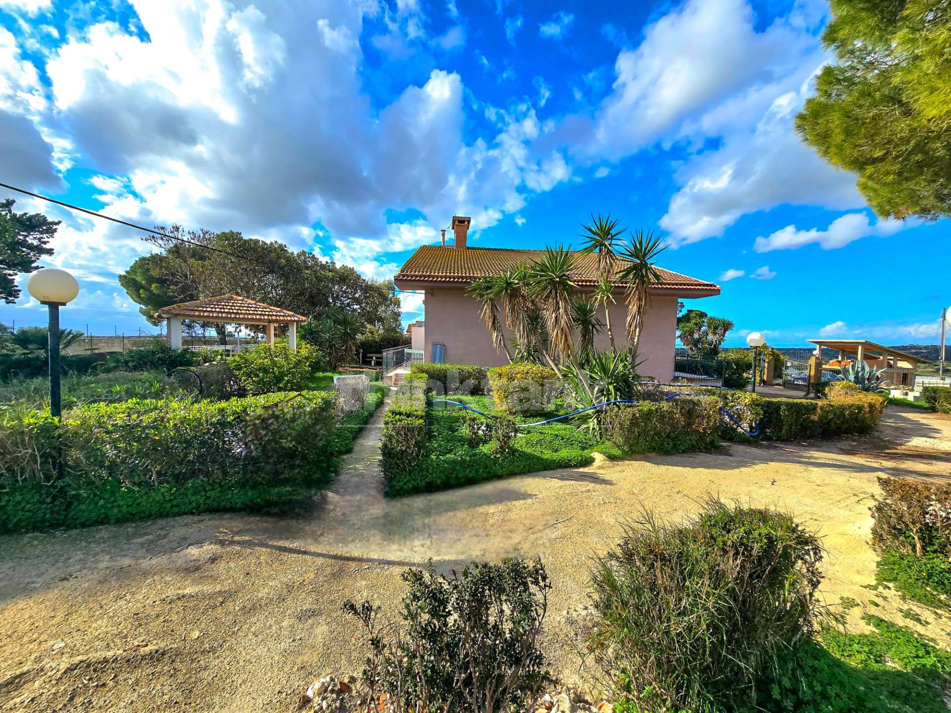 Villa bifamiliare in vendita a Ragusa