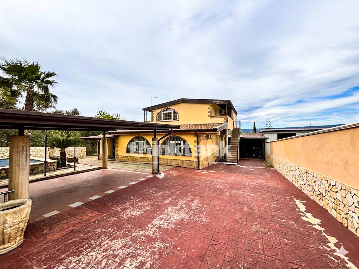 Villa in vendita a Floridia