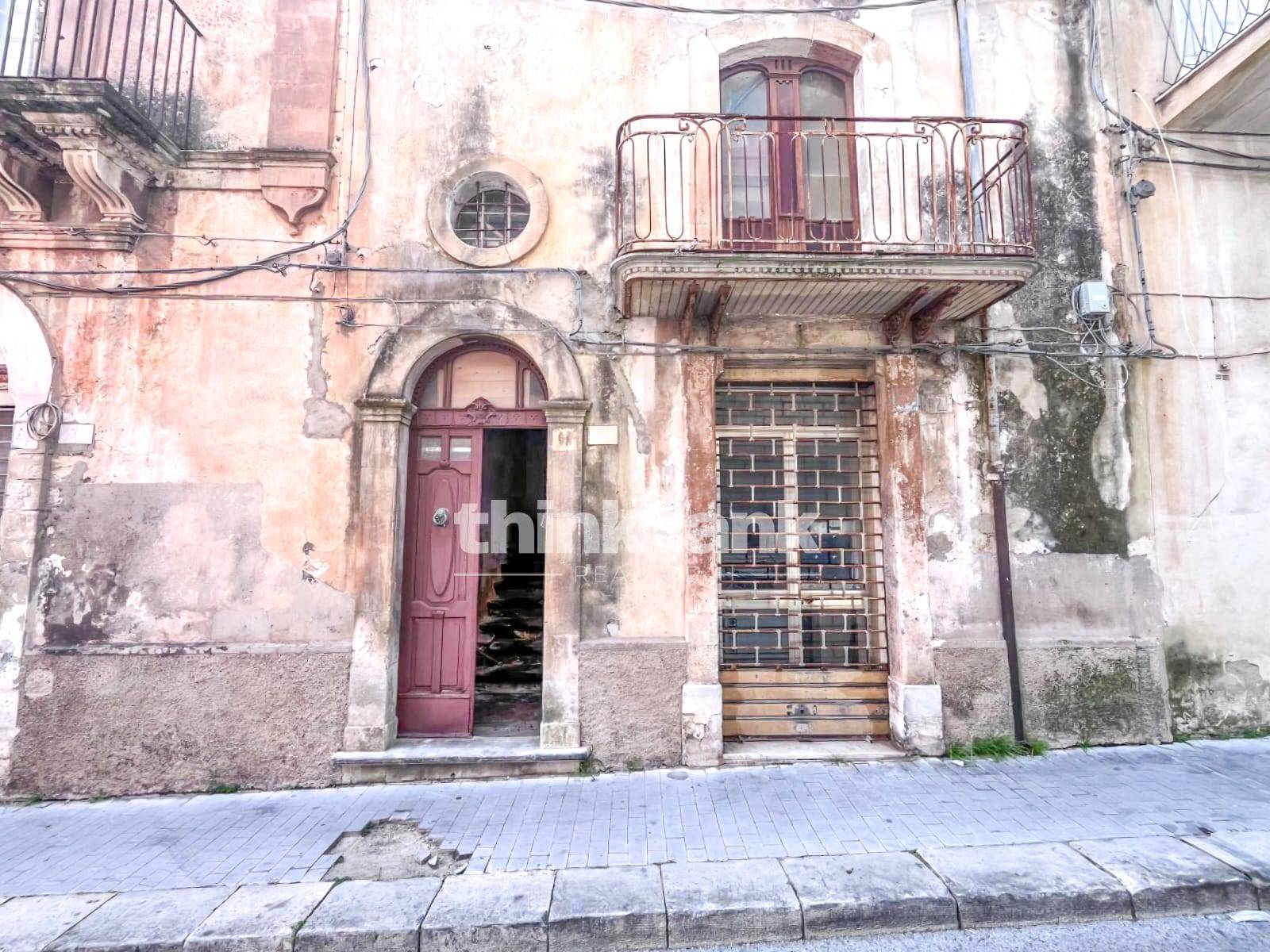 Casa singola in vendita a Ragusa, Centro