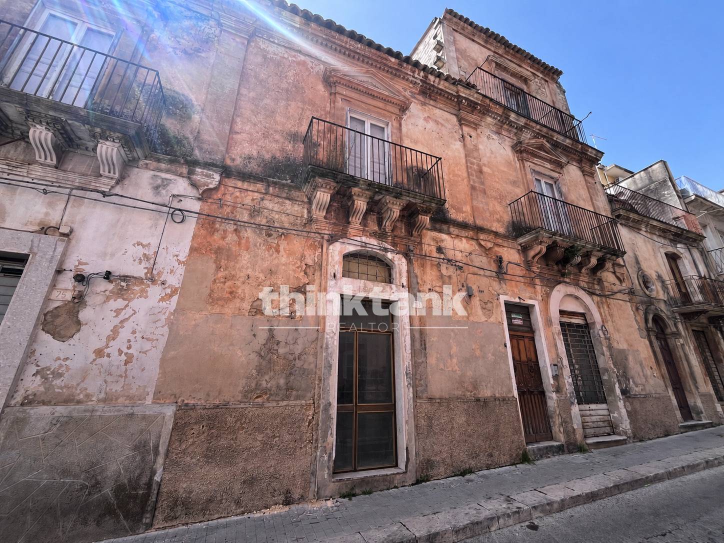 Locale commerciale in vendita a Ragusa, Centro