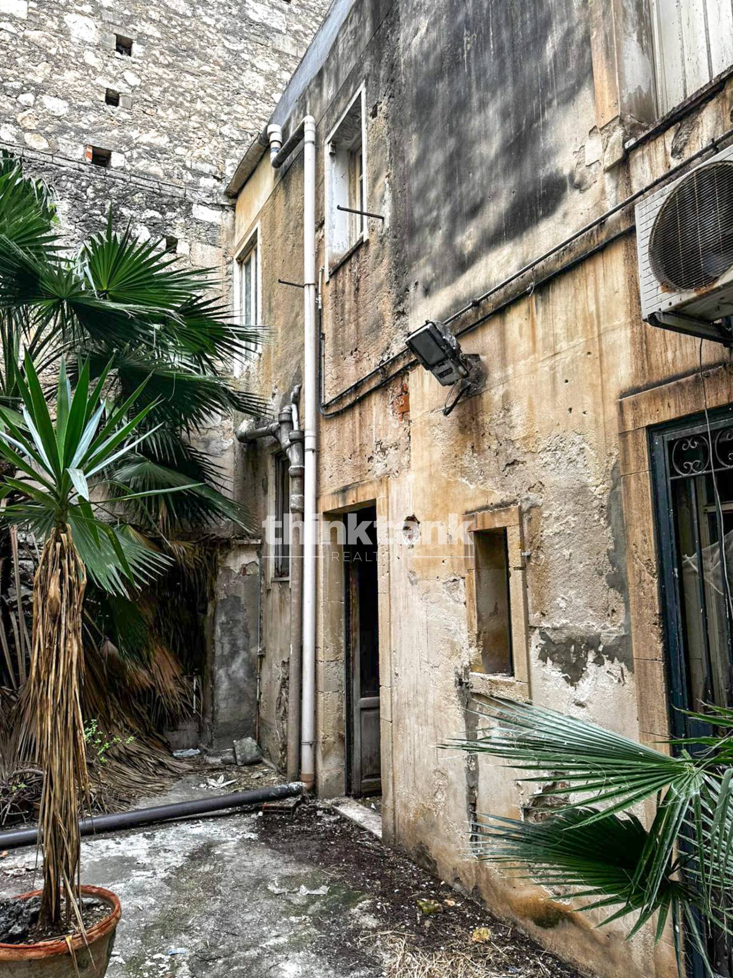 Stabile / Palazzo in vendita a Siracusa