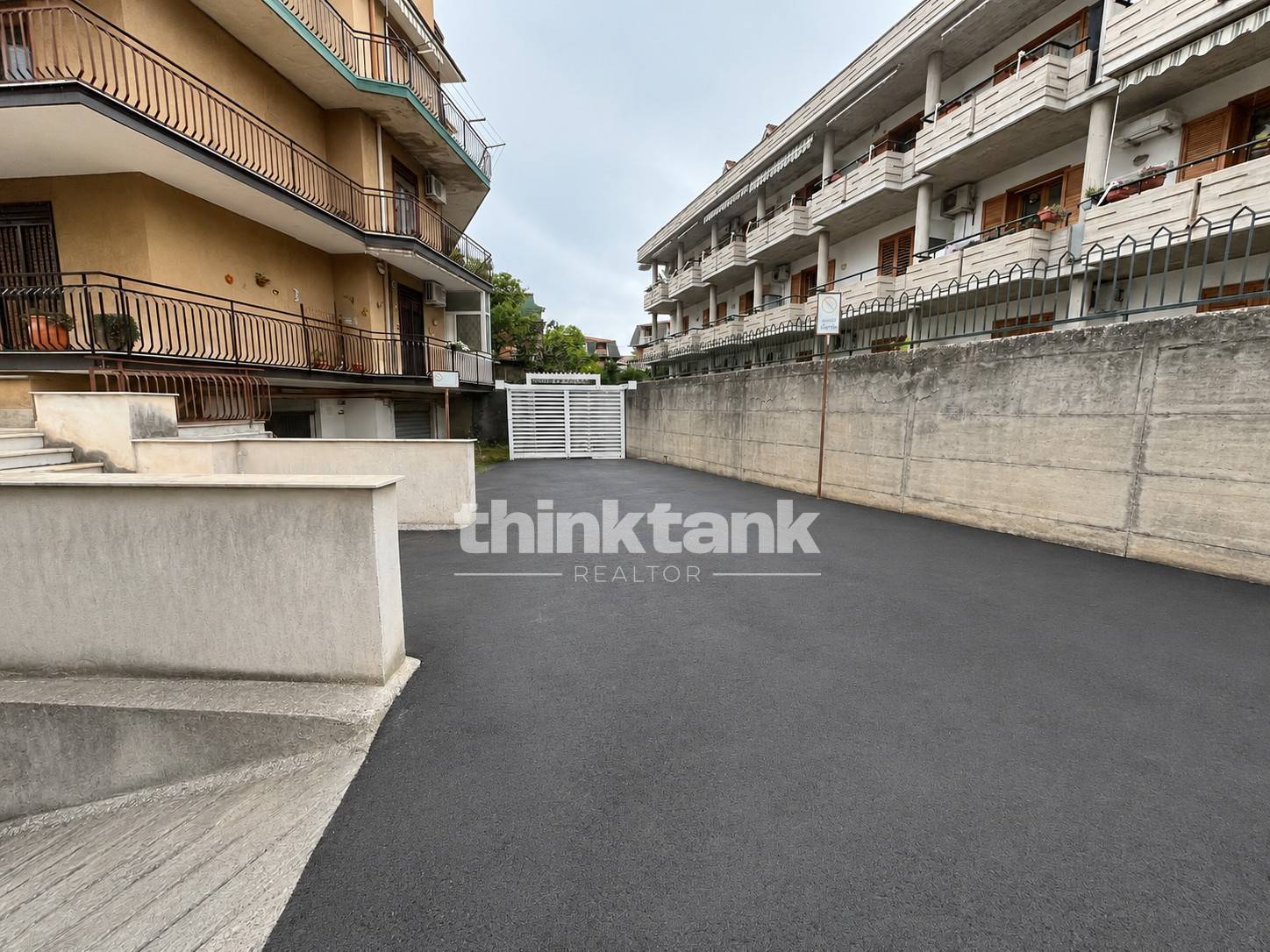 Magazzino in vendita a Sant'Agata li Battiati