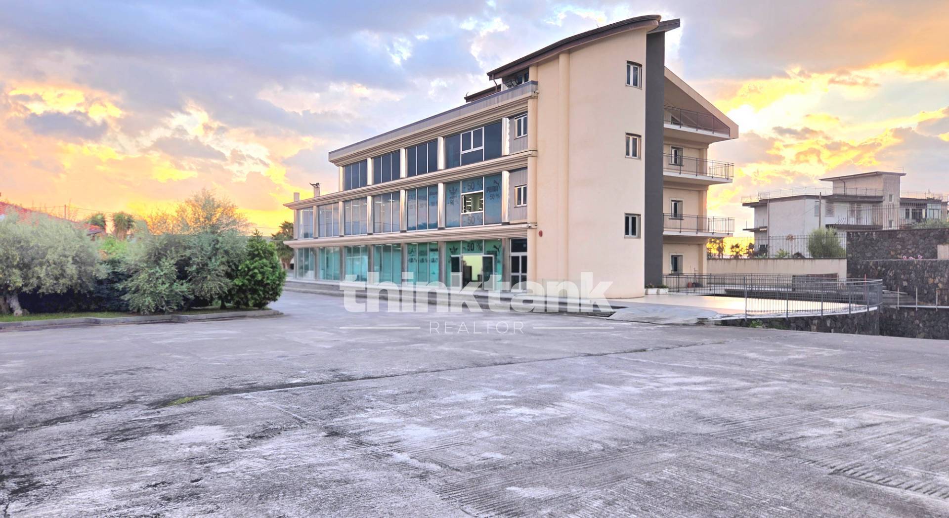 Locale commerciale in vendita a Santa Maria di Licodia