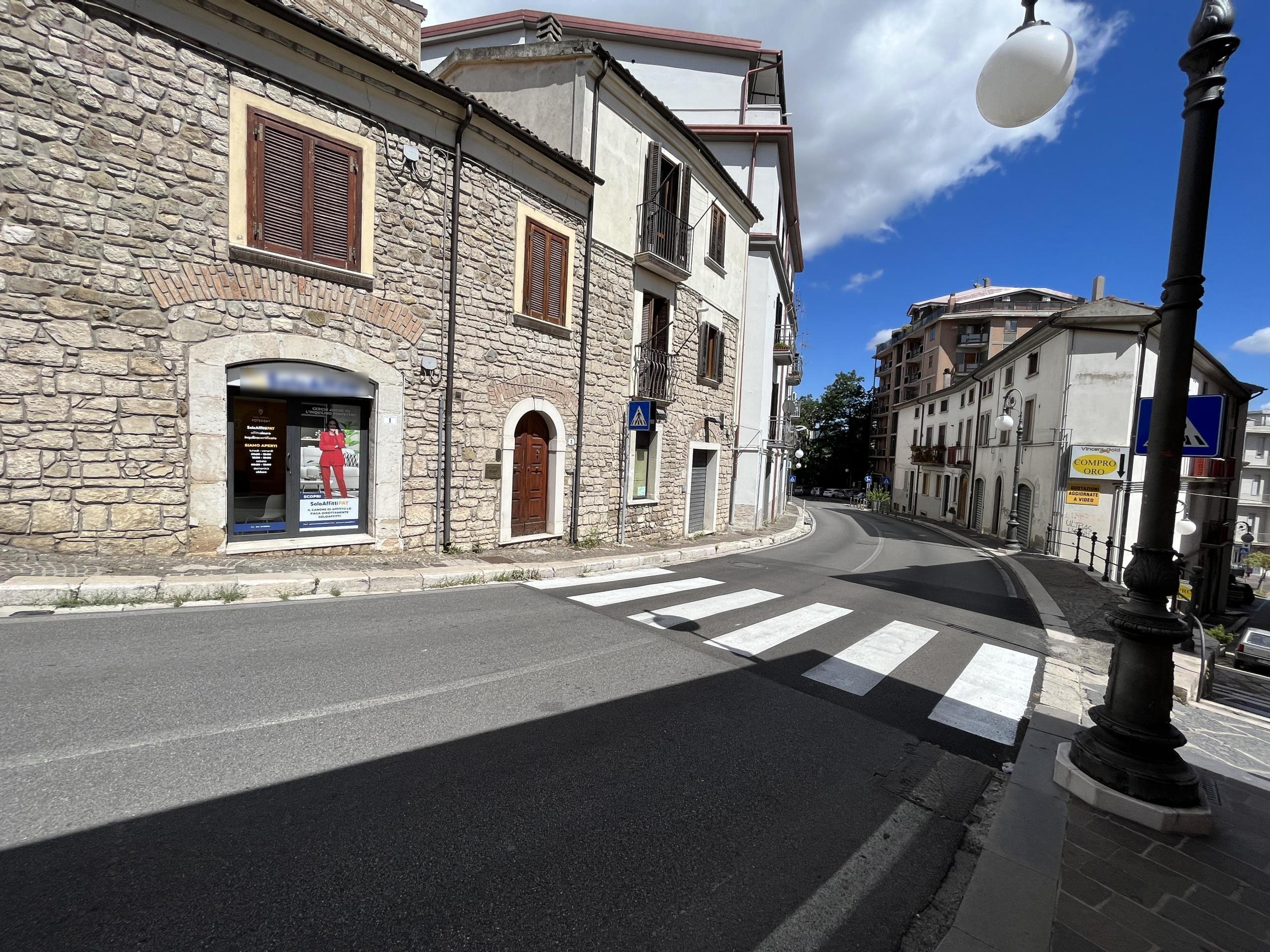 Locale commerciale in affitto in corso umberto i 1, Potenza