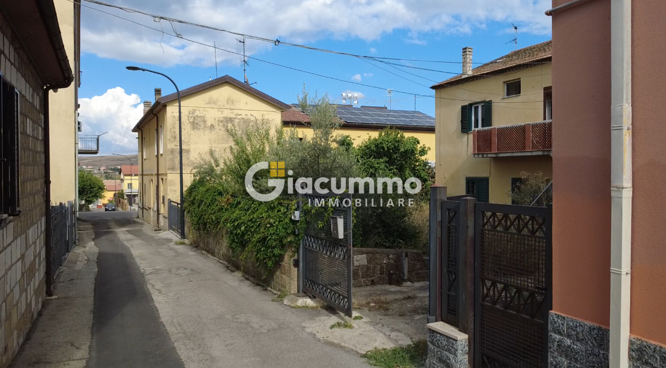 Casa indipendente con giardino in via sinni, Avigliano