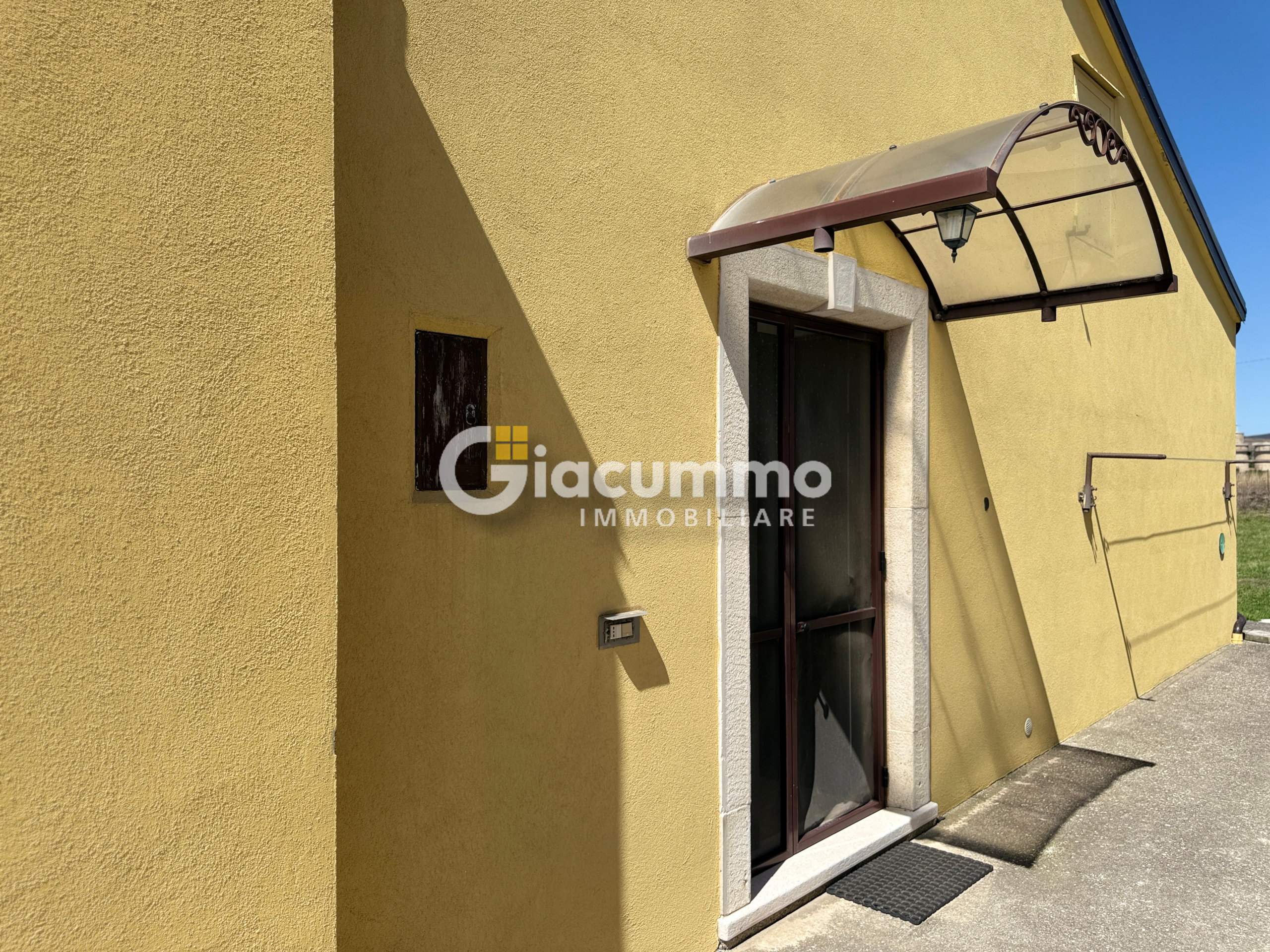 Villetta a schiera con giardino in strada provinciale di piano del conte 8, Avigliano