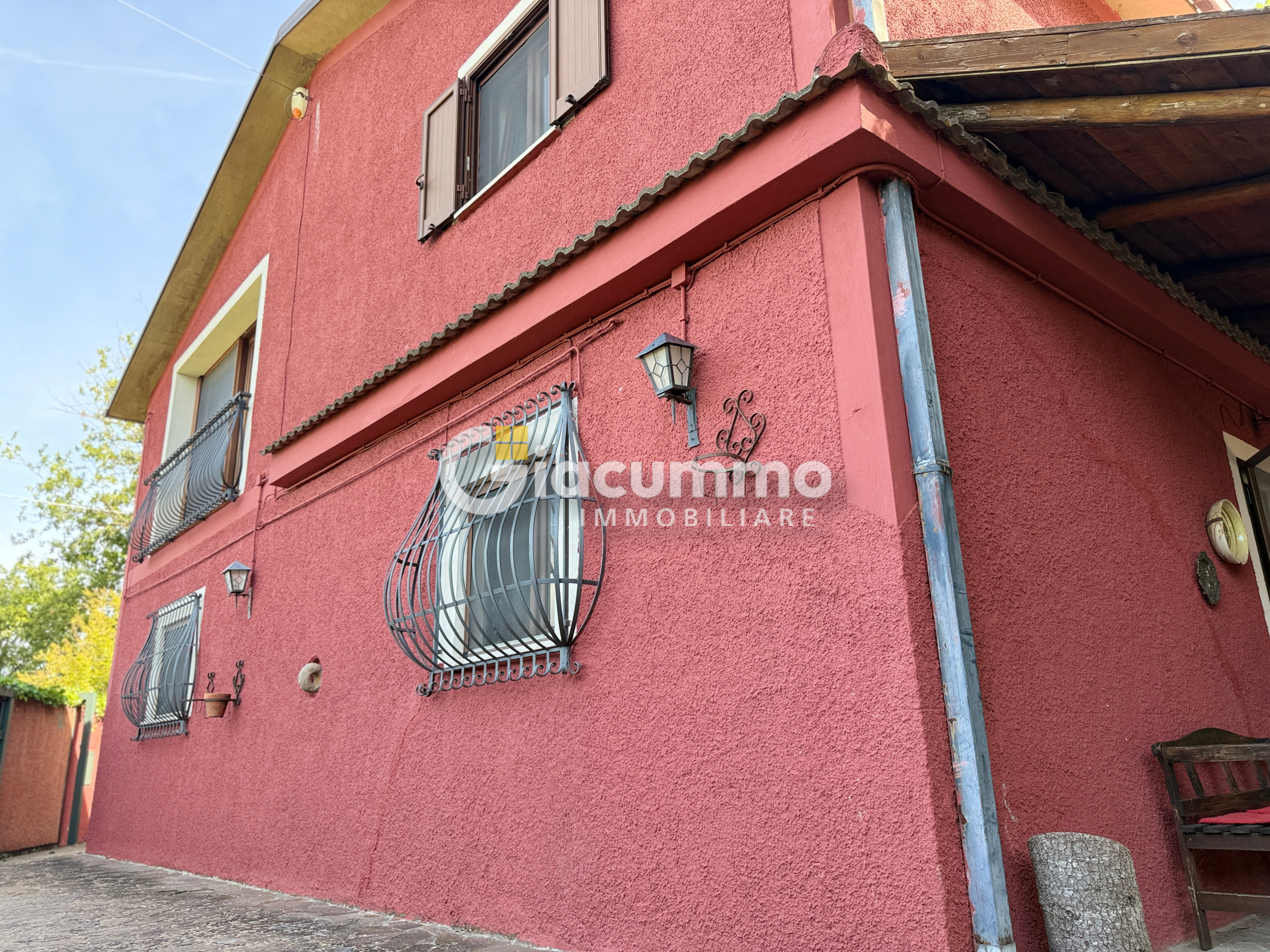 Villa con giardino in via valvise, Pignola