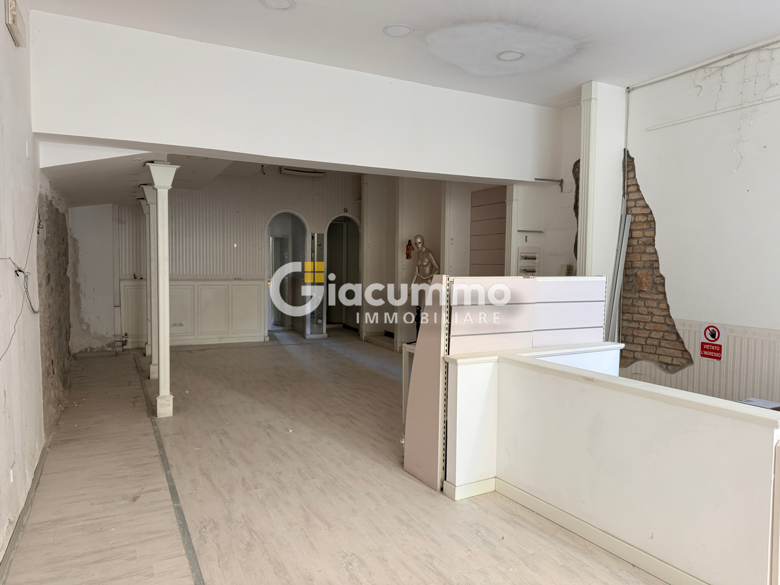 Locale commerciale da ristrutturare in via pretoria 43, Potenza