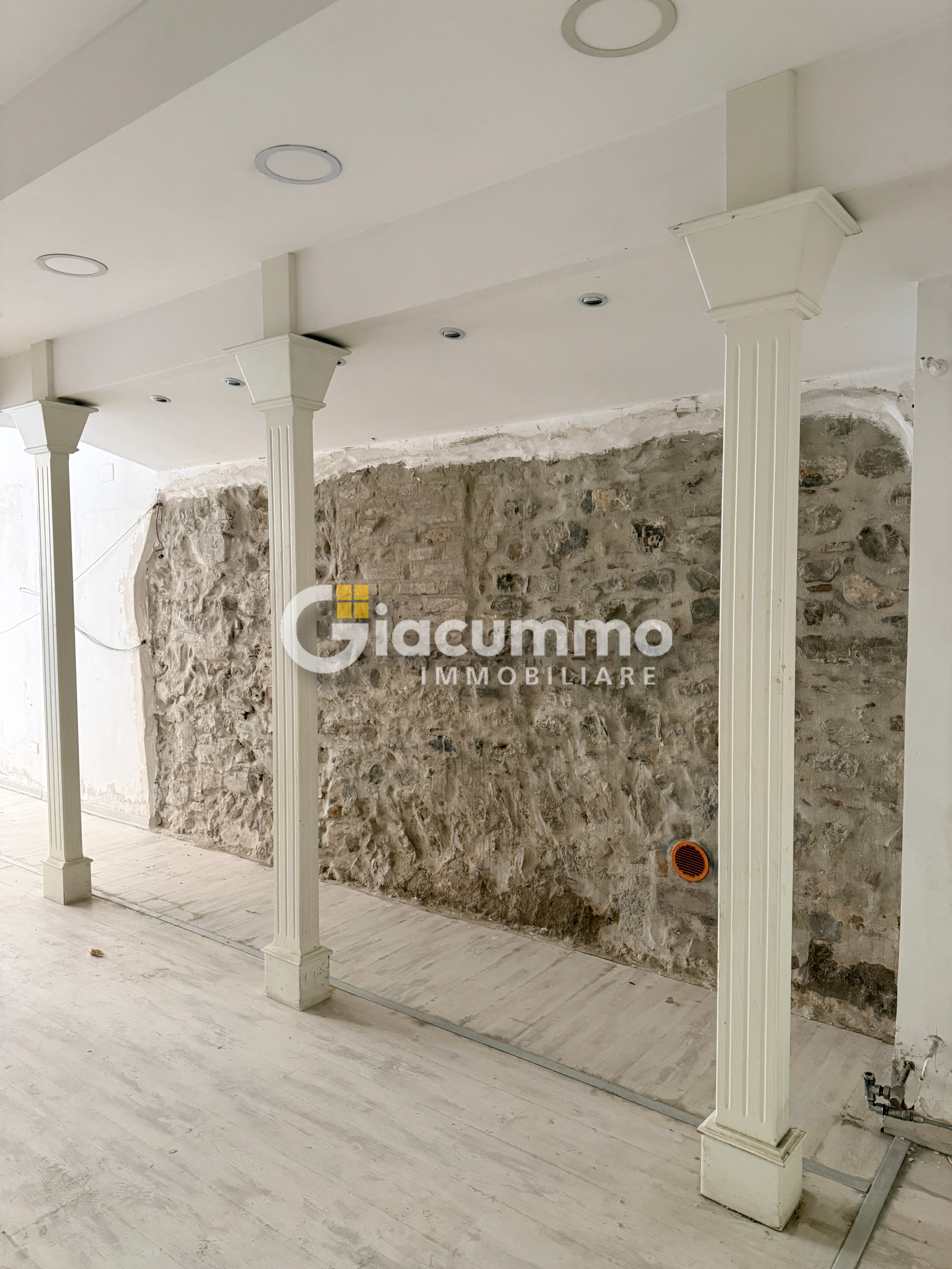 Locale commerciale da ristrutturare in via pretoria 43, Potenza