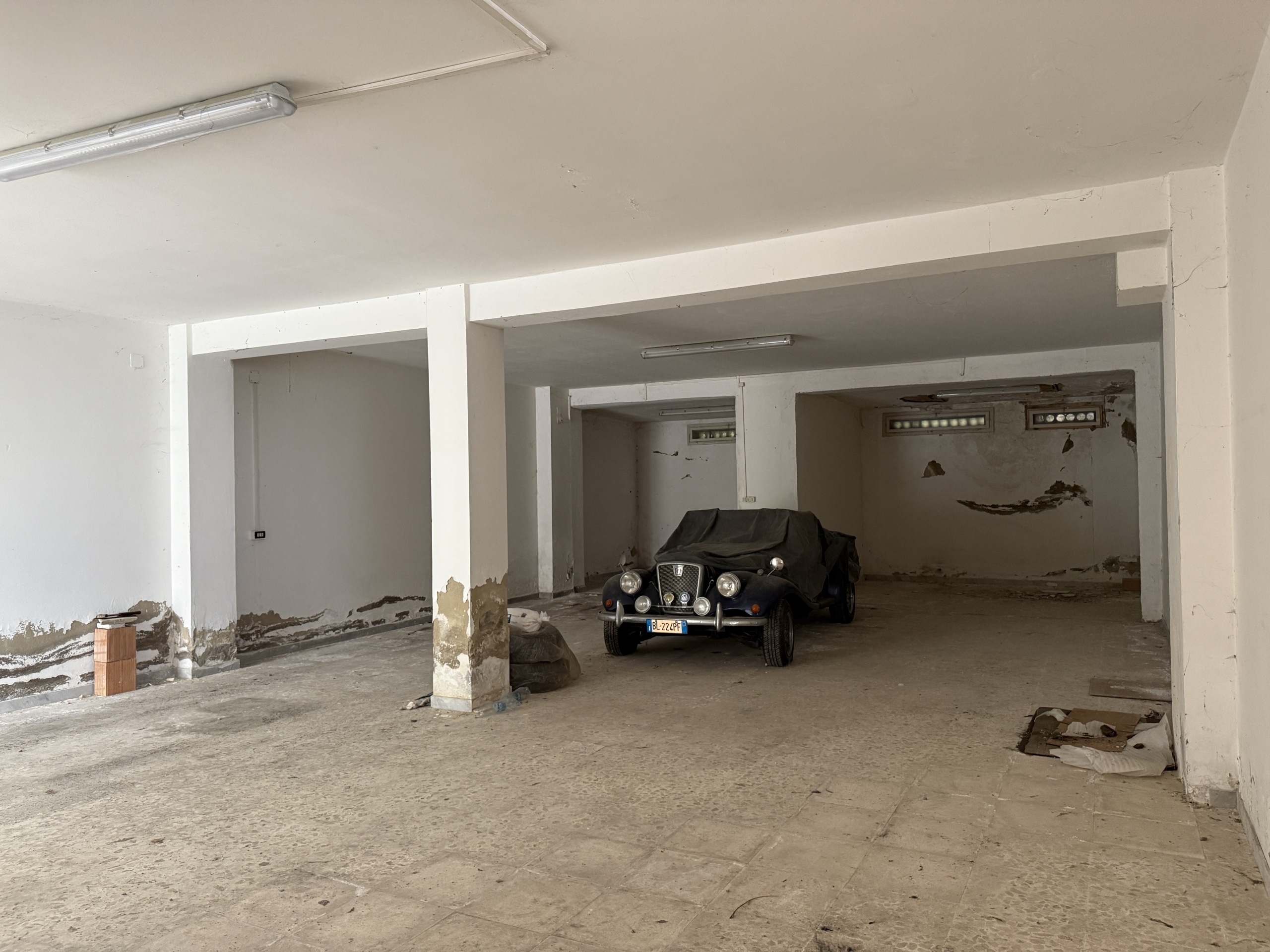 Magazzino da ristrutturare in piazzale aldo moro 15, Potenza