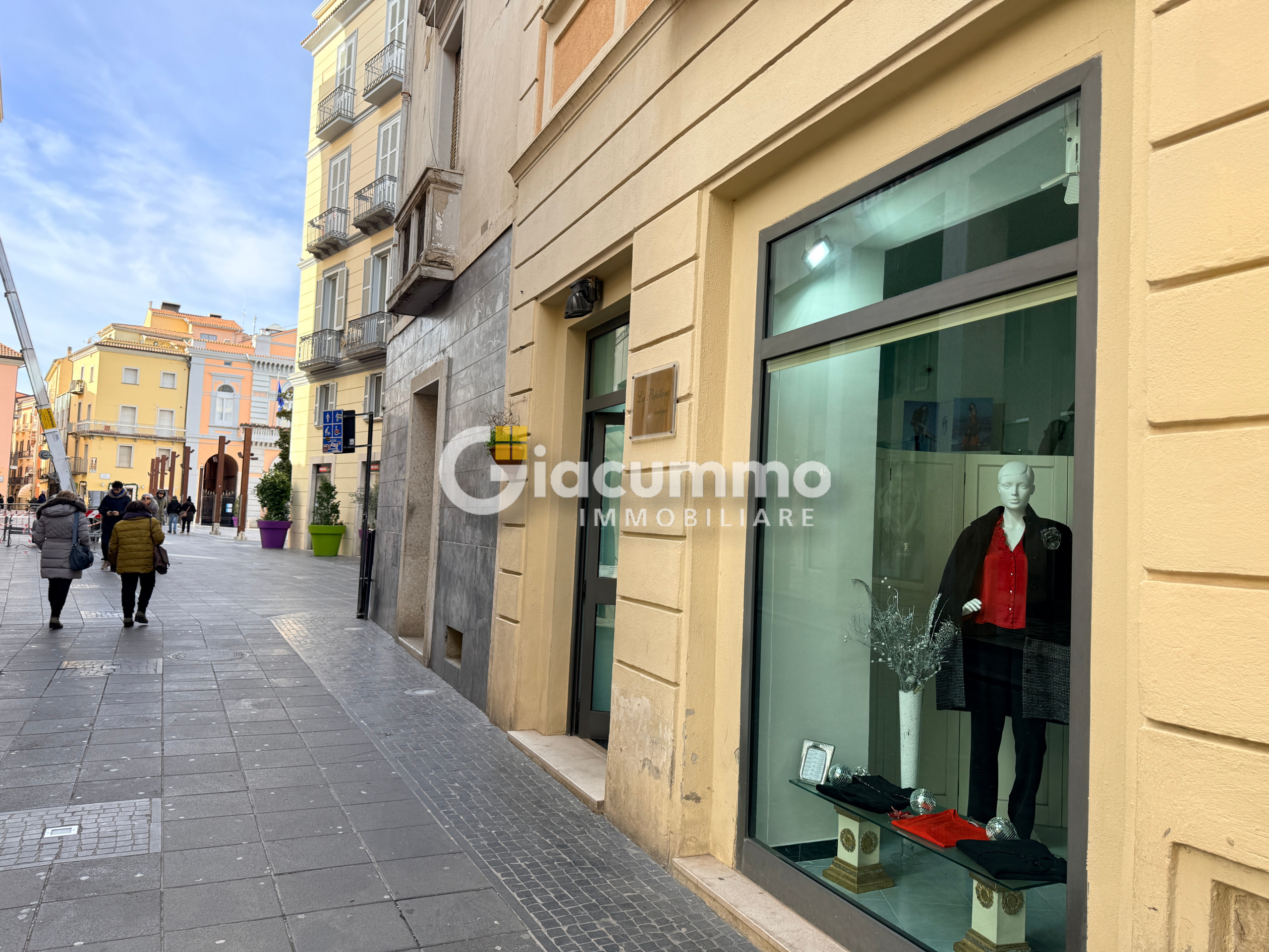 Locale commerciale in affitto in via pretoria 117, Potenza