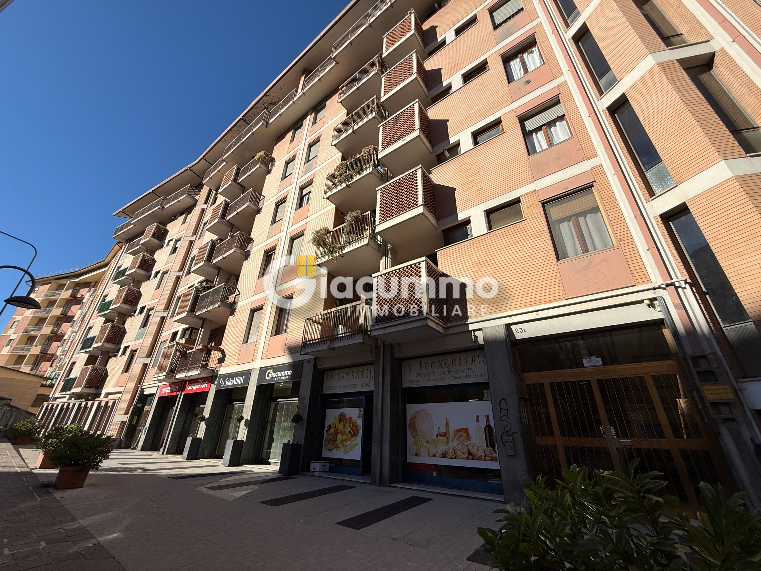 Locale commerciale in vendita in via giuseppe mazzini 23, Potenza