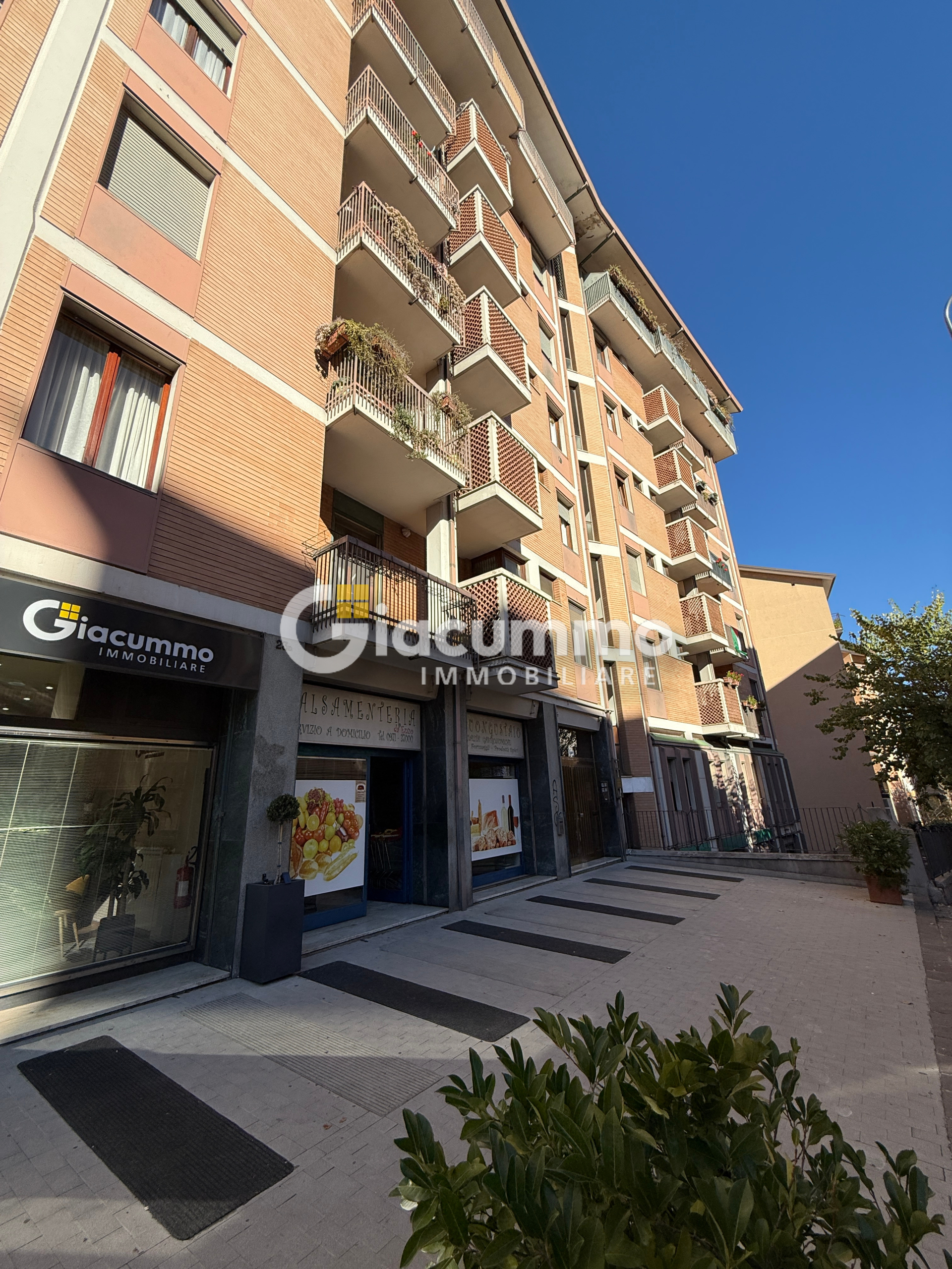 Locale commerciale in vendita in via giuseppe mazzini 23, Potenza