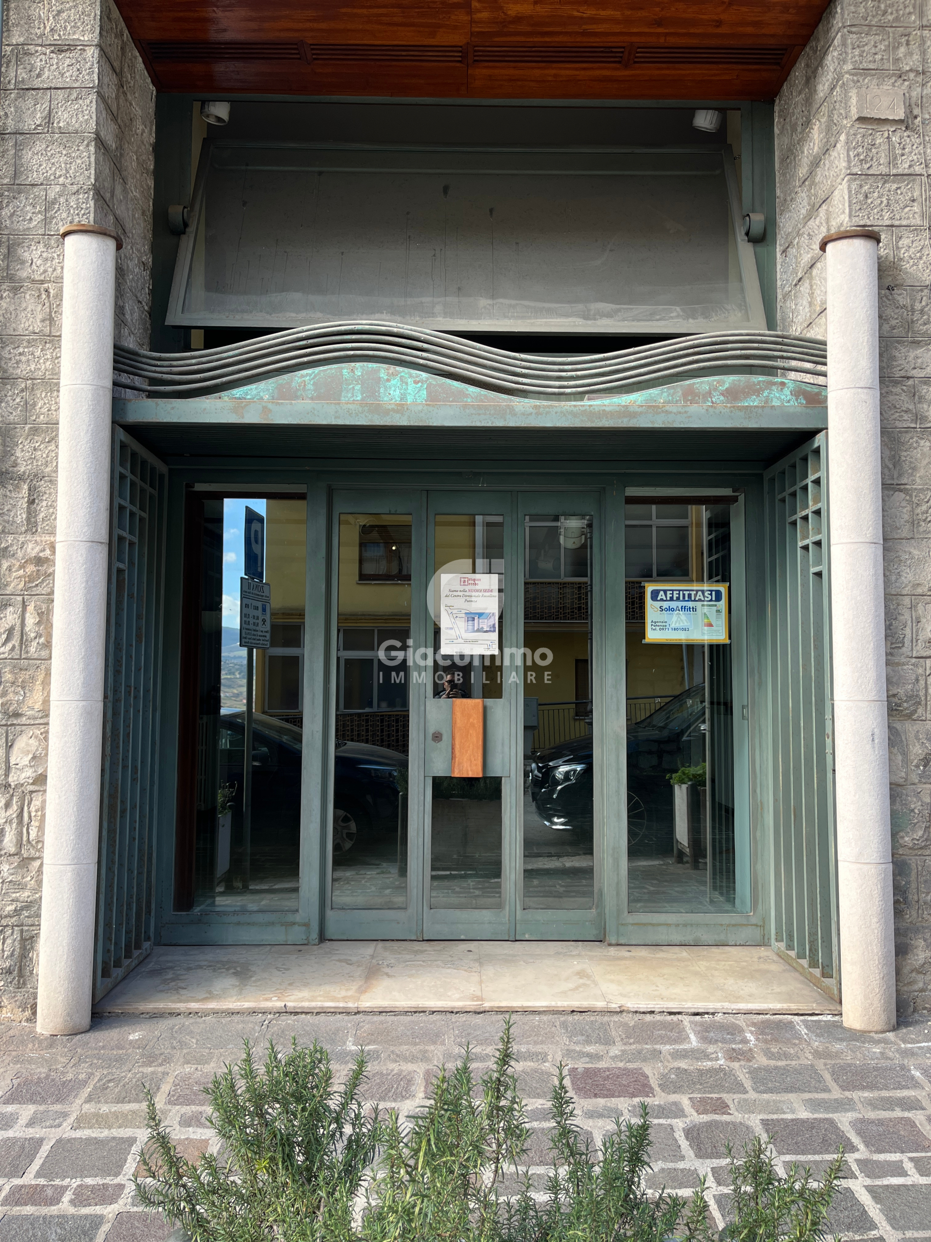 Locale commerciale in vendita in via nicola vaccaro 124, Potenza