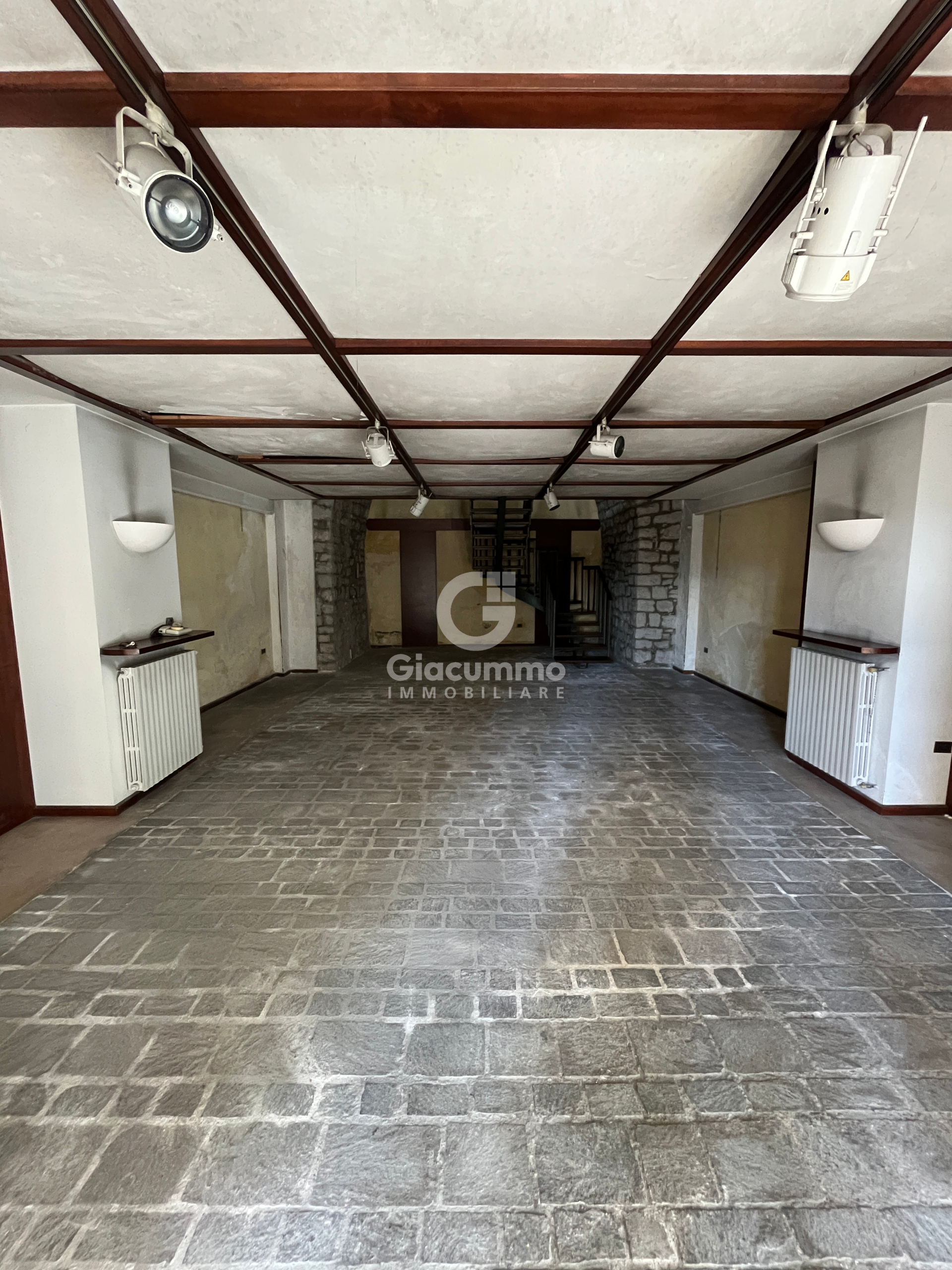 Locale commerciale in vendita in via nicola vaccaro 124, Potenza