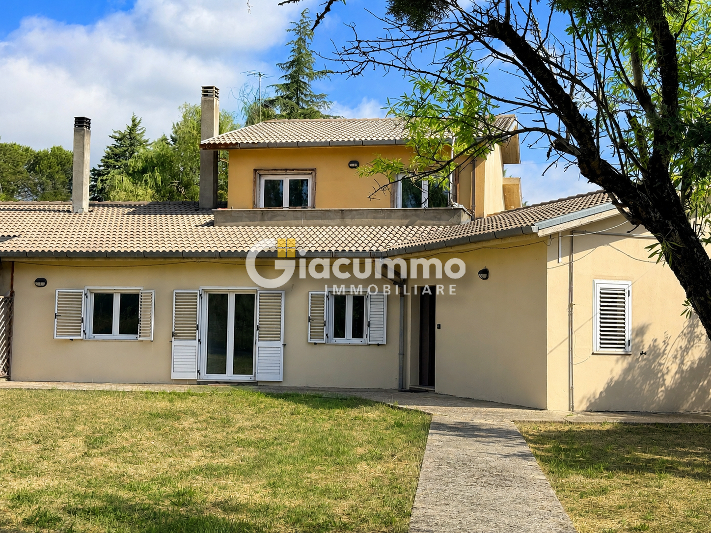 Villetta a schiera con giardino in via vineola 139, Potenza