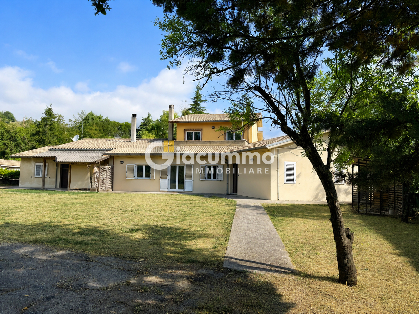 Villetta a schiera con giardino in via vineola 139, Potenza
