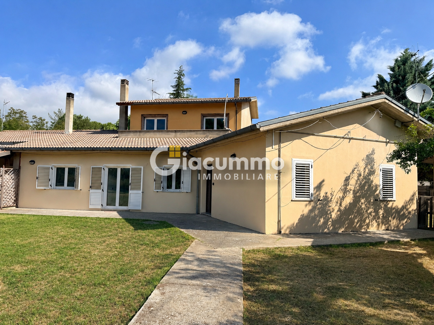 Villetta a schiera con giardino in via vineola 139, Potenza