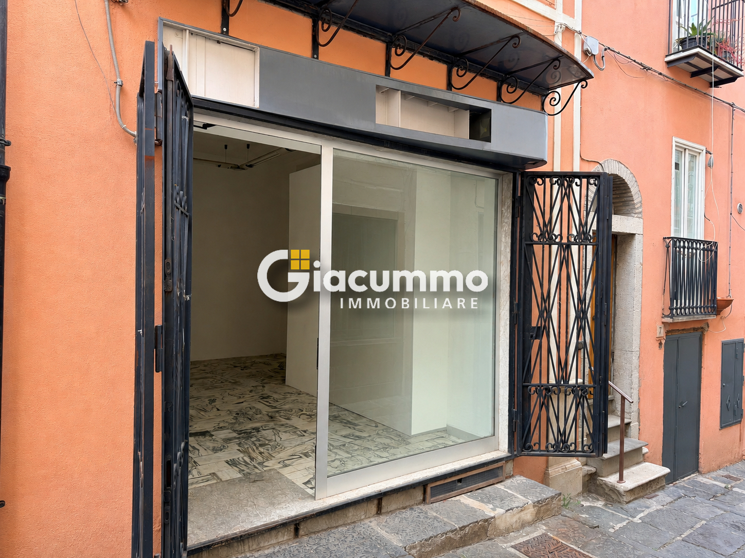 Locale commerciale in affitto in via fratelli bandiera 1, Potenza