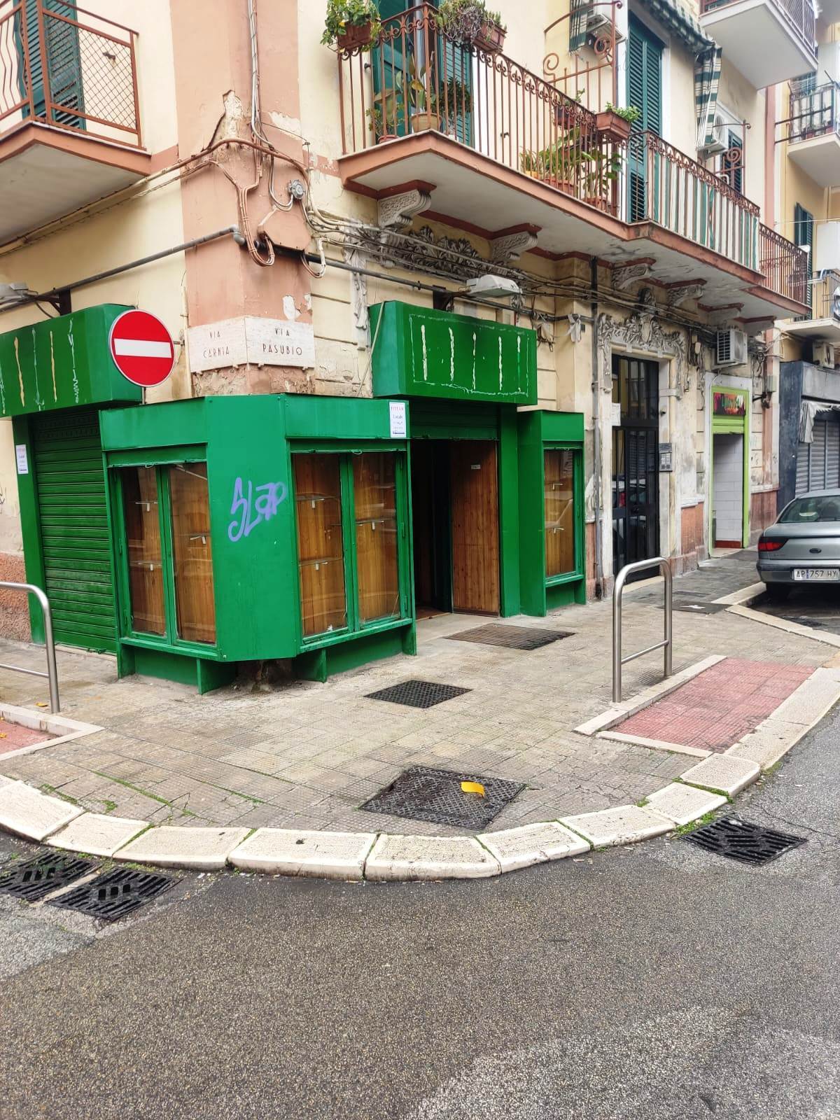 Locale commerciale da ristrutturare in via pasubio 105, Bari