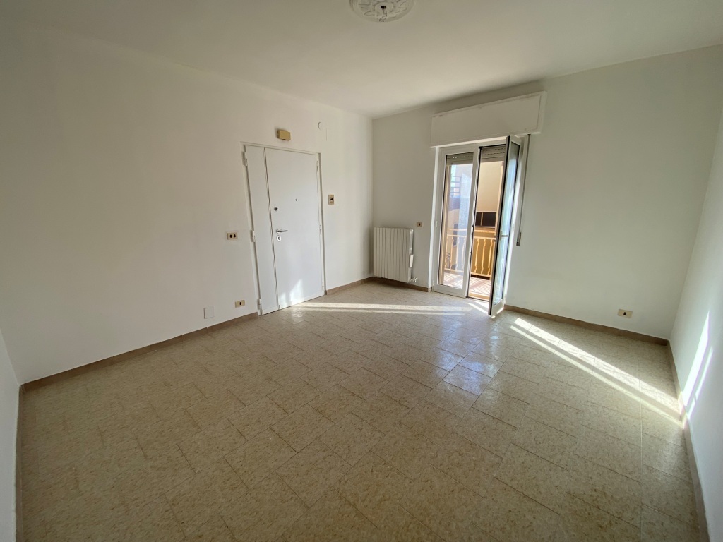 Trilocale con box in via piet 104, Casamassima