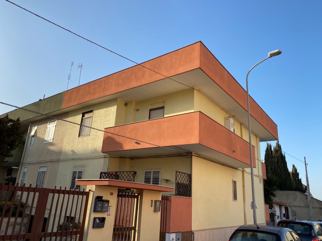 Trilocale con terrazzo in via foggia 42, Casamassima