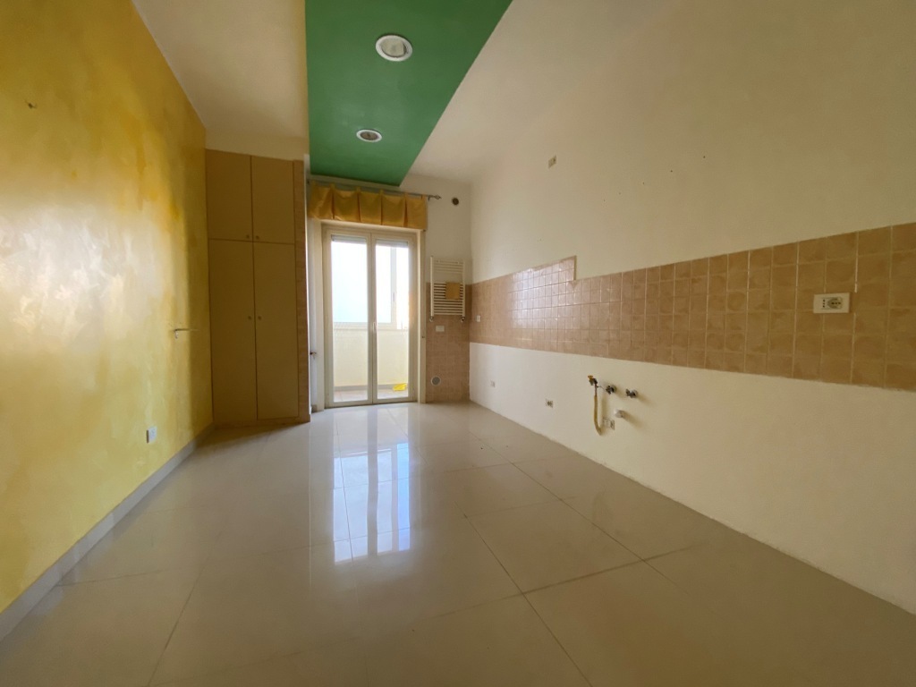 Trilocale con terrazzo in via foggia 42, Casamassima