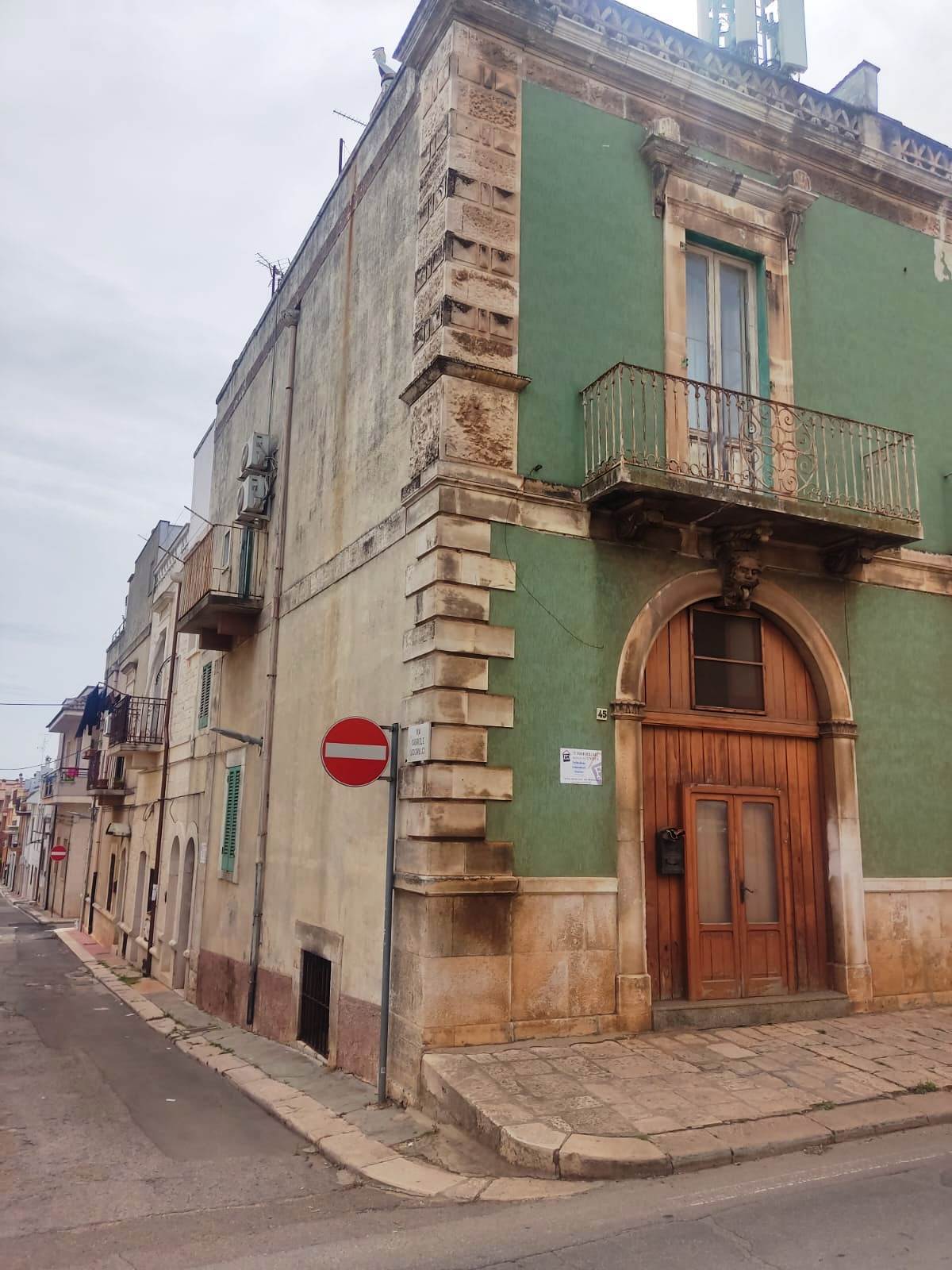 Trilocale da ristrutturare in via gabriele logrillo 2, Turi