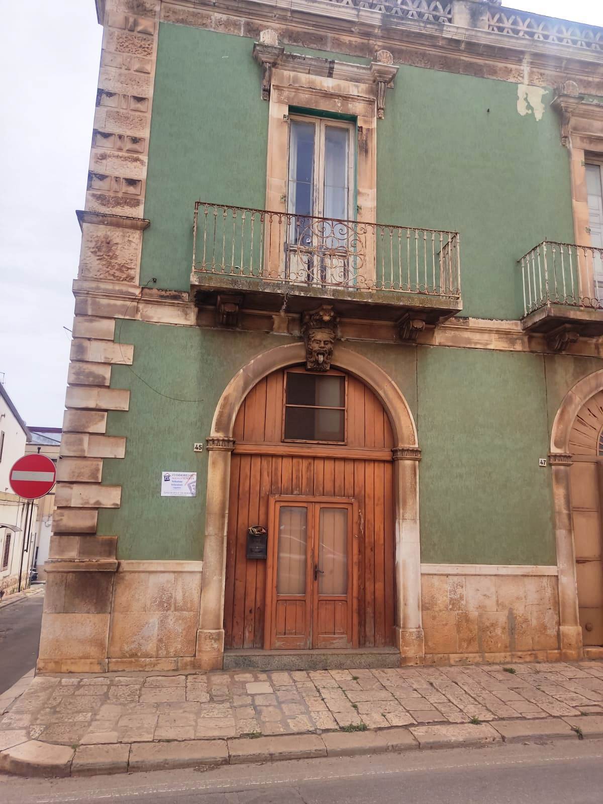 Trilocale da ristrutturare in via gabriele logrillo 2, Turi