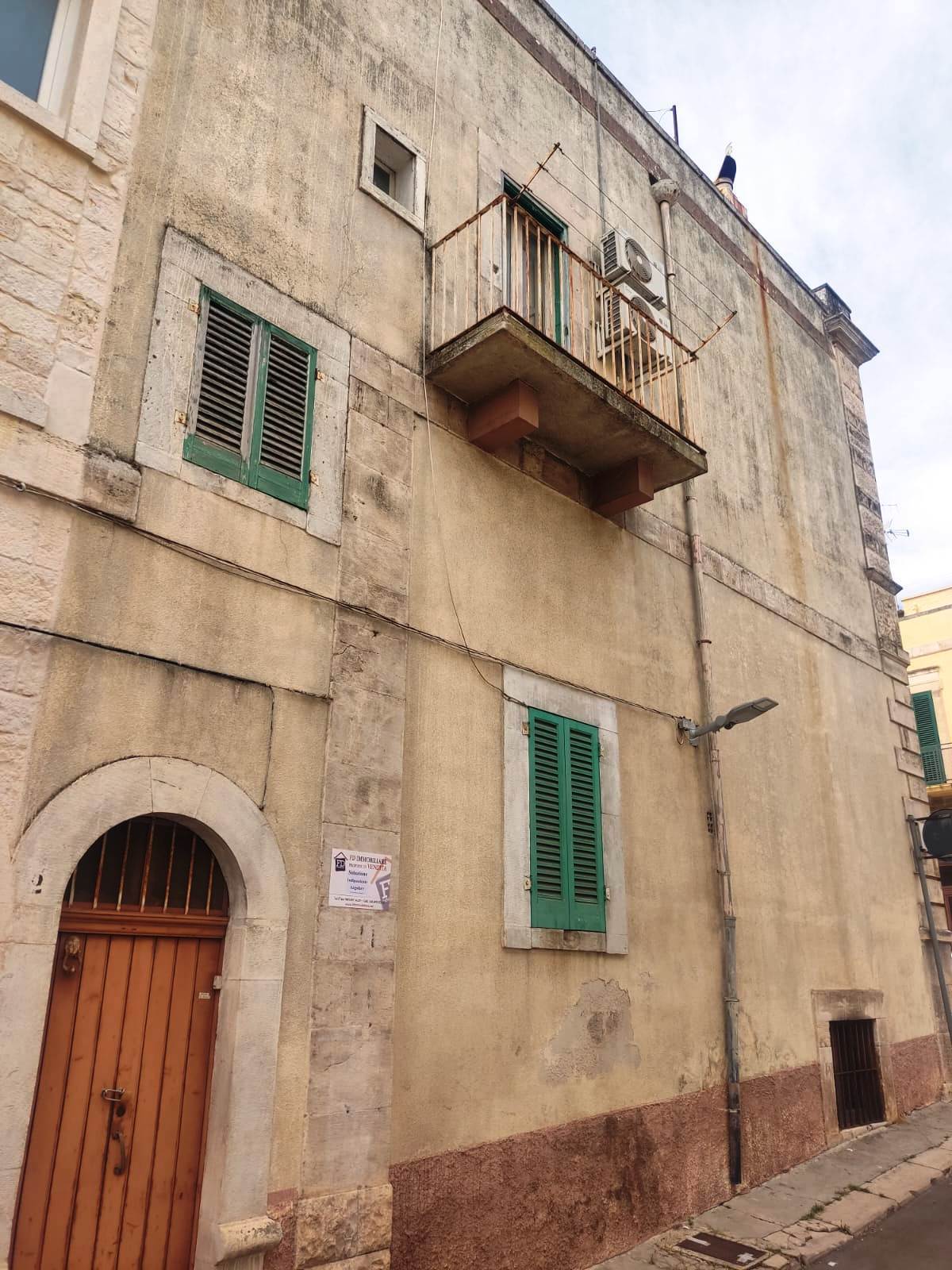 Trilocale da ristrutturare in via gabriele logrillo 2, Turi