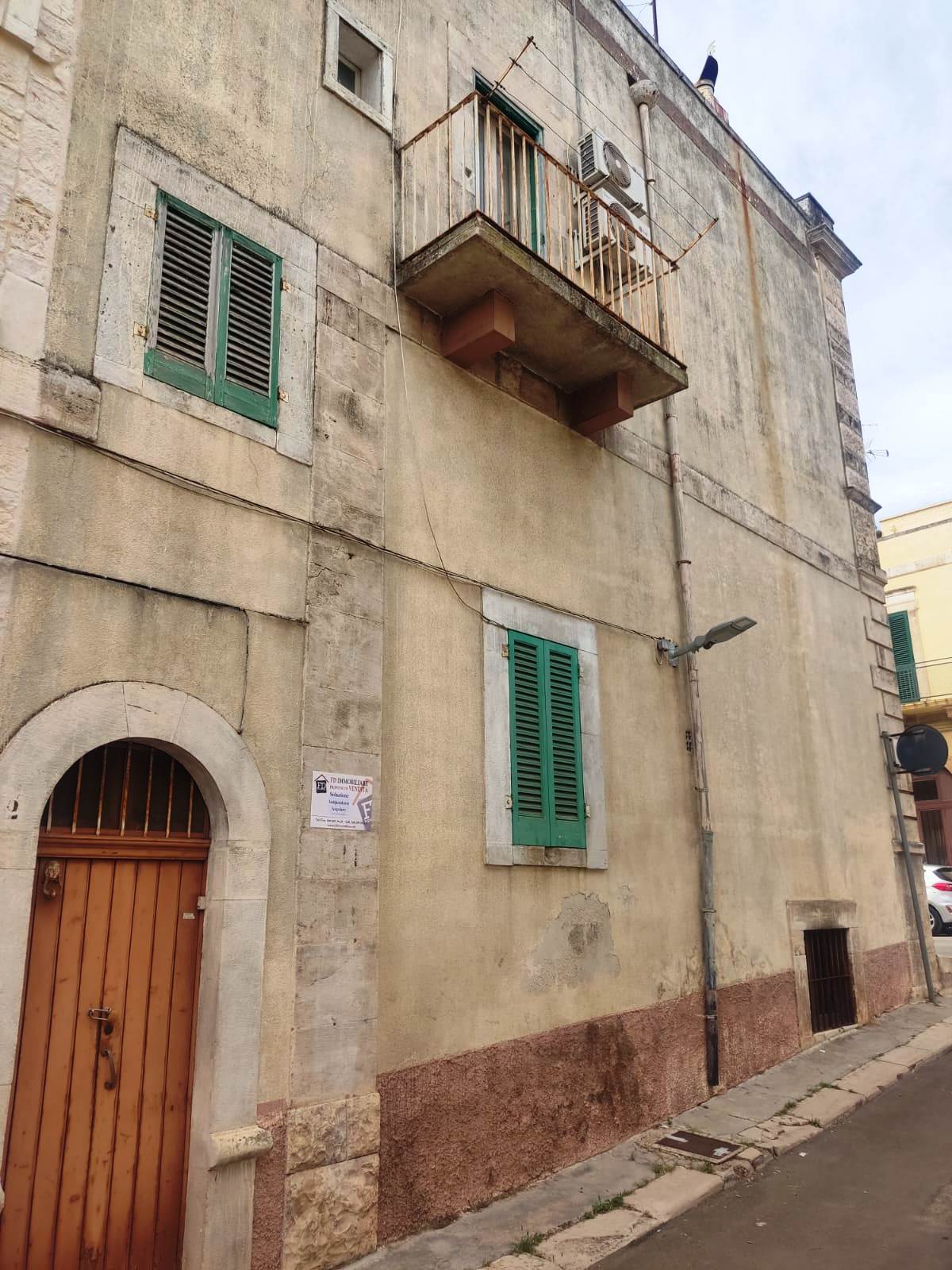 Trilocale da ristrutturare in via gabriele logrillo 2, Turi