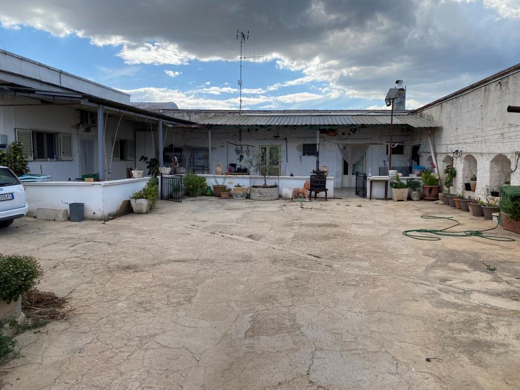 Villa da ristrutturare in via nuova acquaviva 3, Casamassima