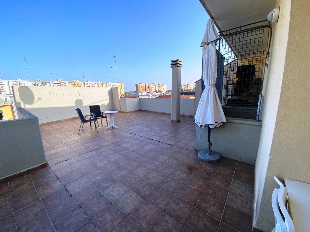 Attico con terrazzo in vico sant'ignazio 6, Bari