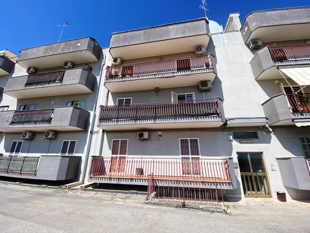 Trilocale da ristrutturare in via salvo d'acquisto 11, Triggiano